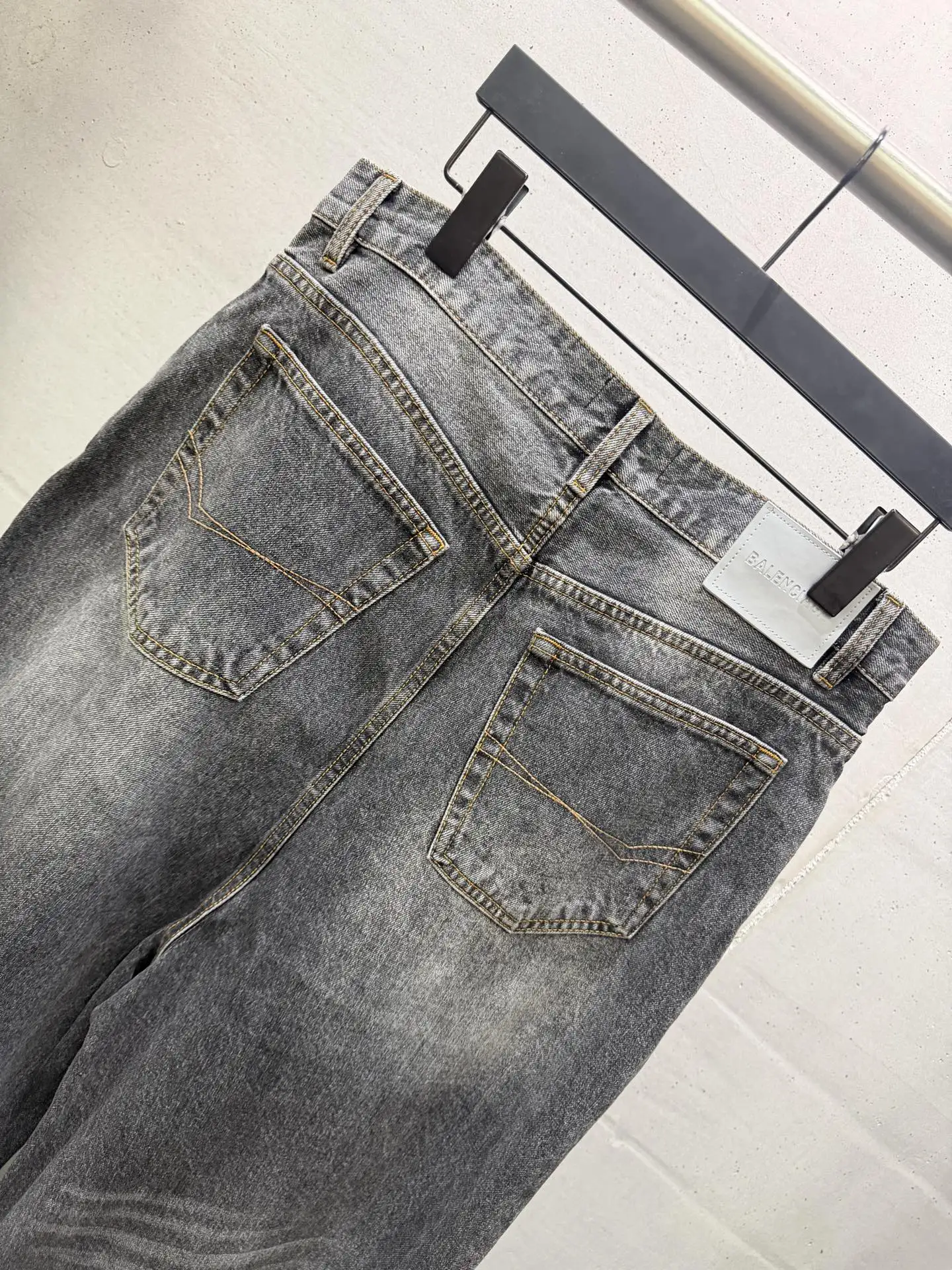 Logo Flocked Wide-Leg Washed Jeans D23021871 — view 6