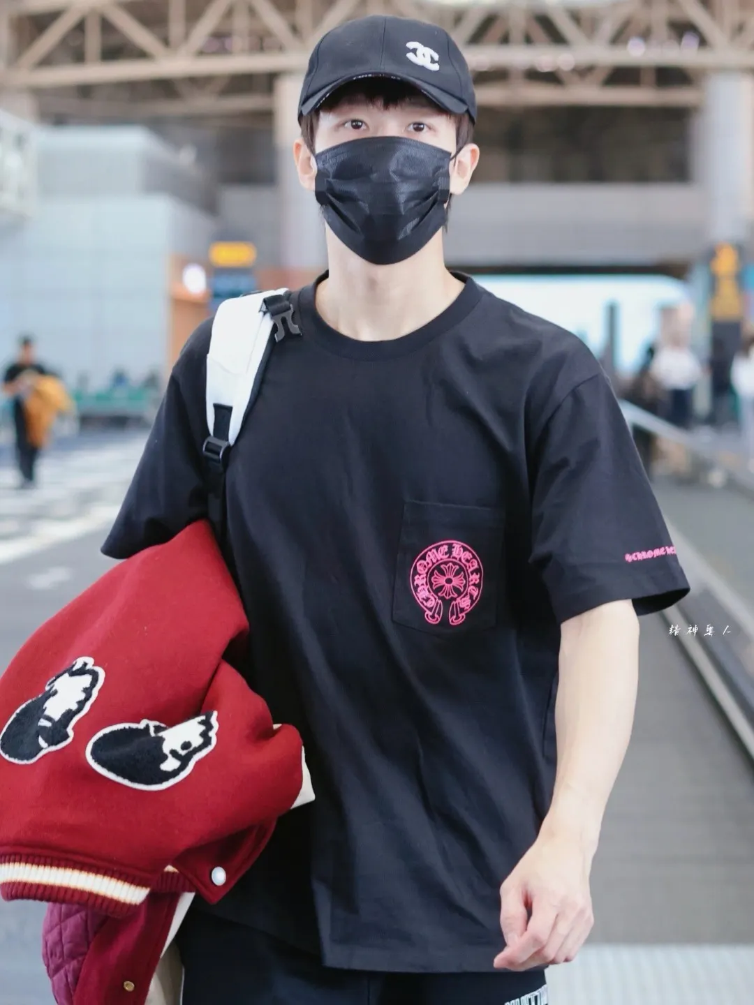 Chrome Hearts Horseshoe Embroidery T-Shirt D12024982 — view 32