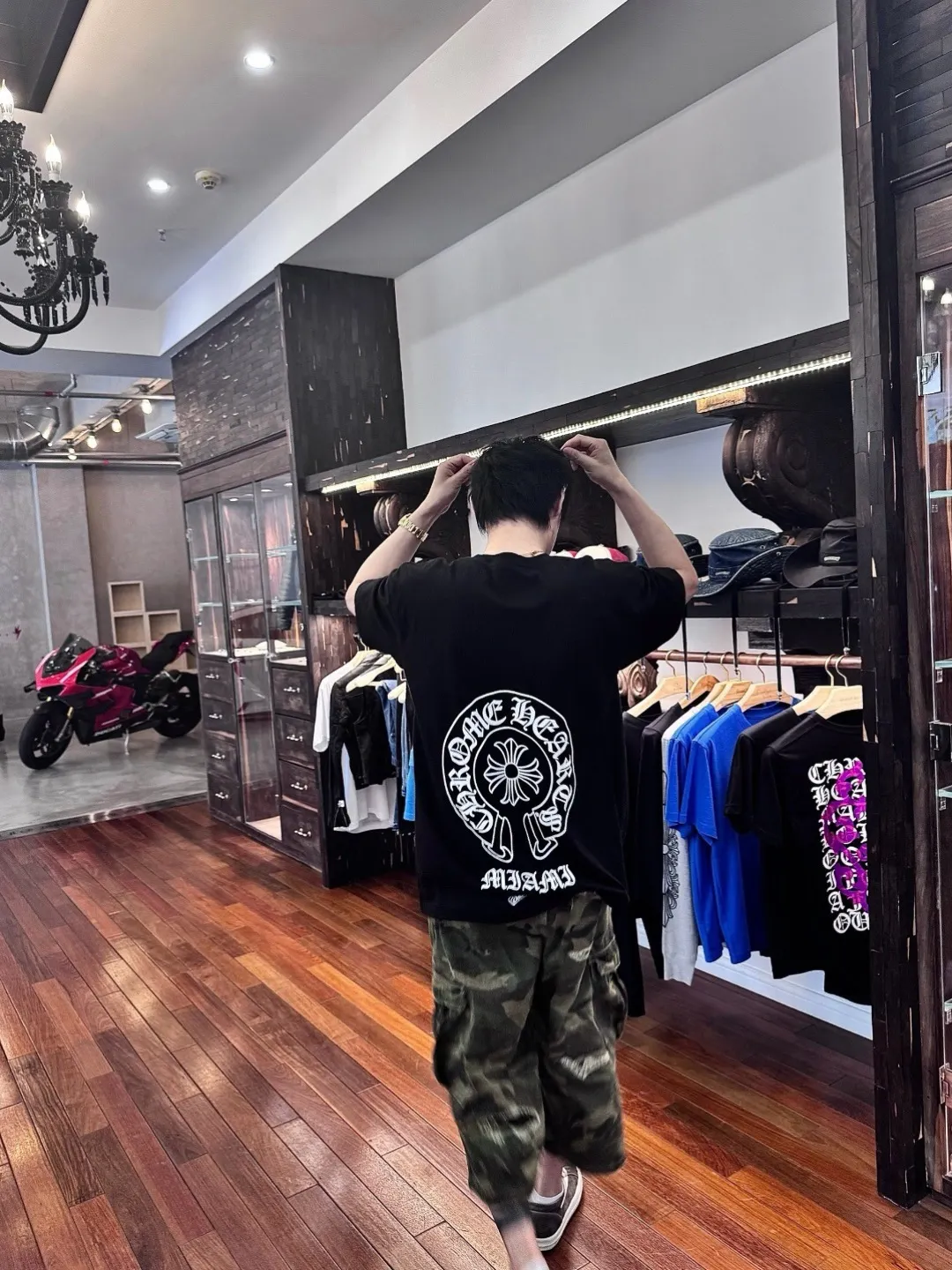 Miami Limited Edition Embroidered T-Shirt D12024981 — view 27