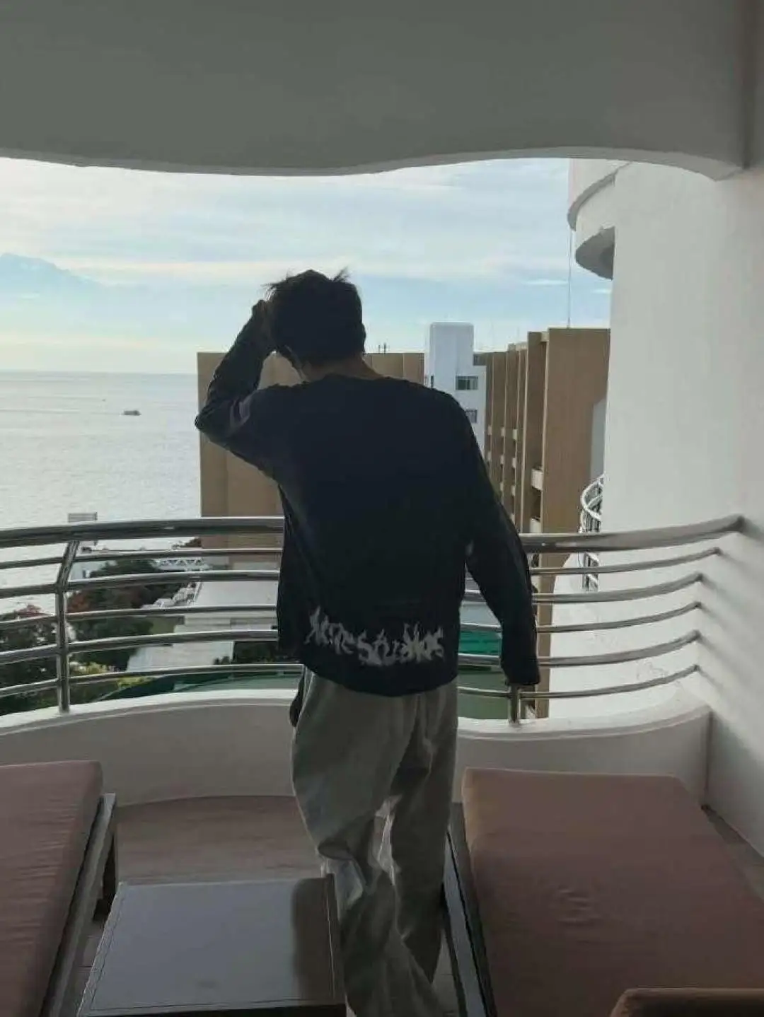 Logo Print Long-Sleeve T-Shirt D13025003 — view 12