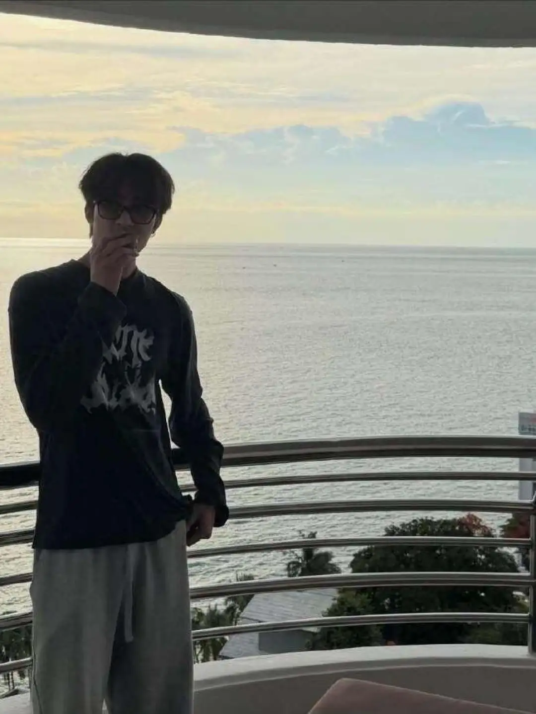Logo Print Long-Sleeve T-Shirt D13025003 — view 13