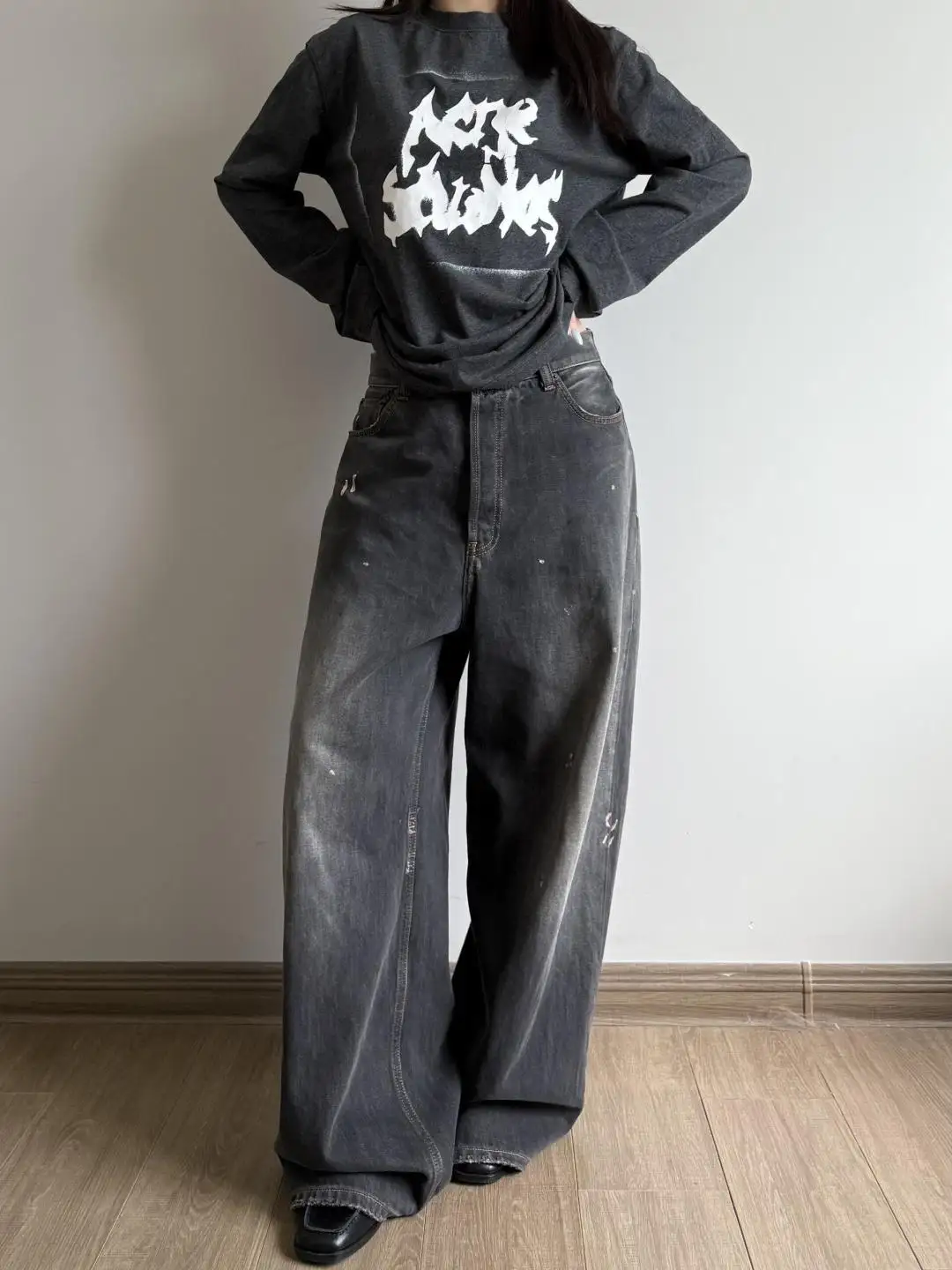 Logo Print Long-Sleeve T-Shirt D13025003 — view 18