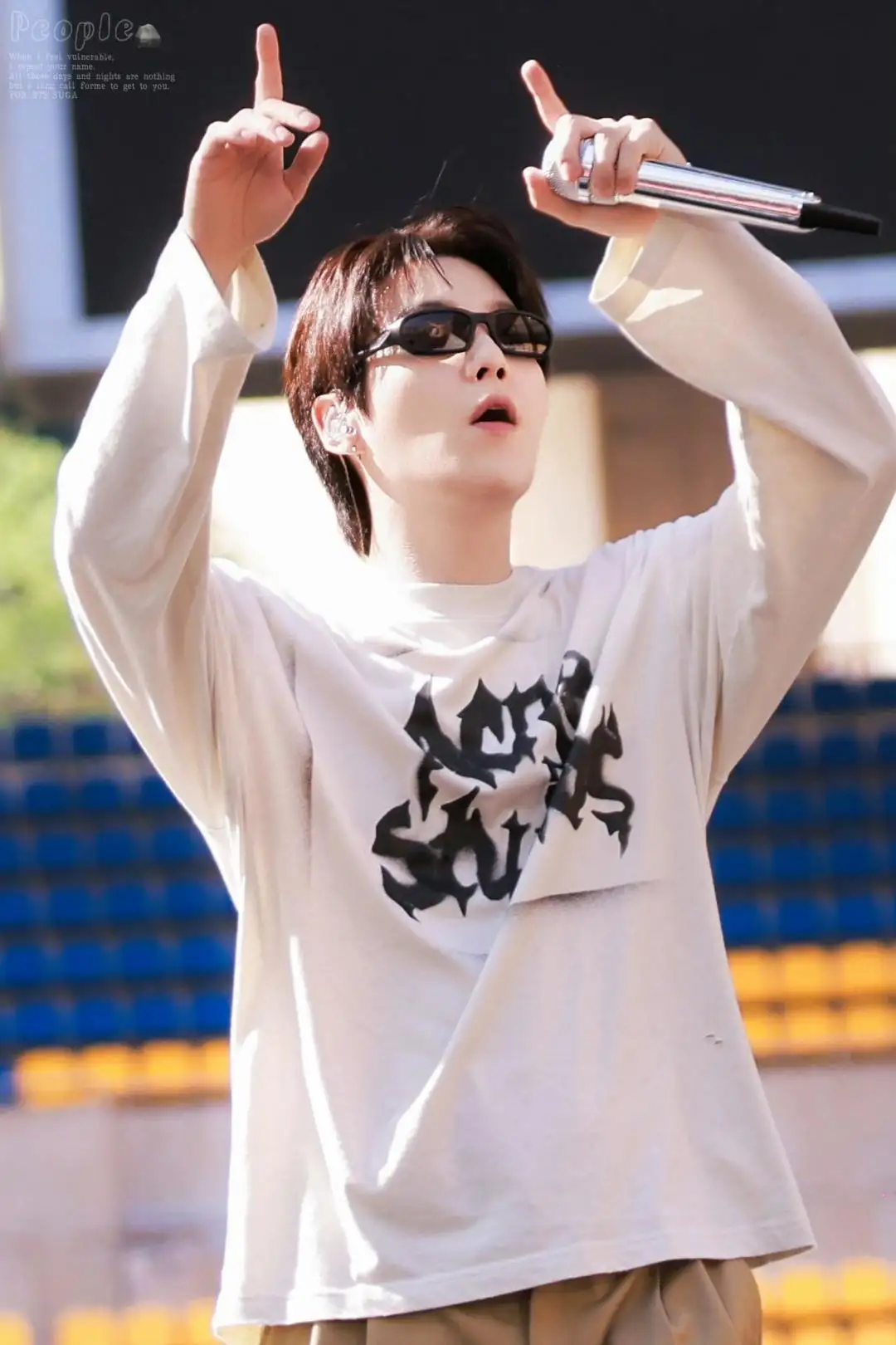 Logo Print Long-Sleeve T-Shirt D13025003 — view 32
