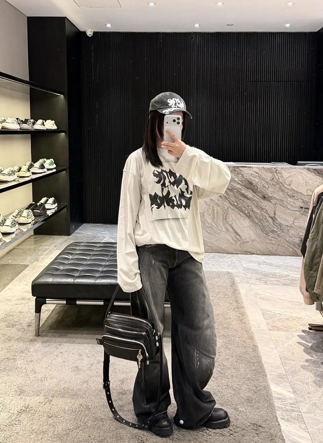 Logo Print Long-Sleeve T-Shirt D13025003 — view 38