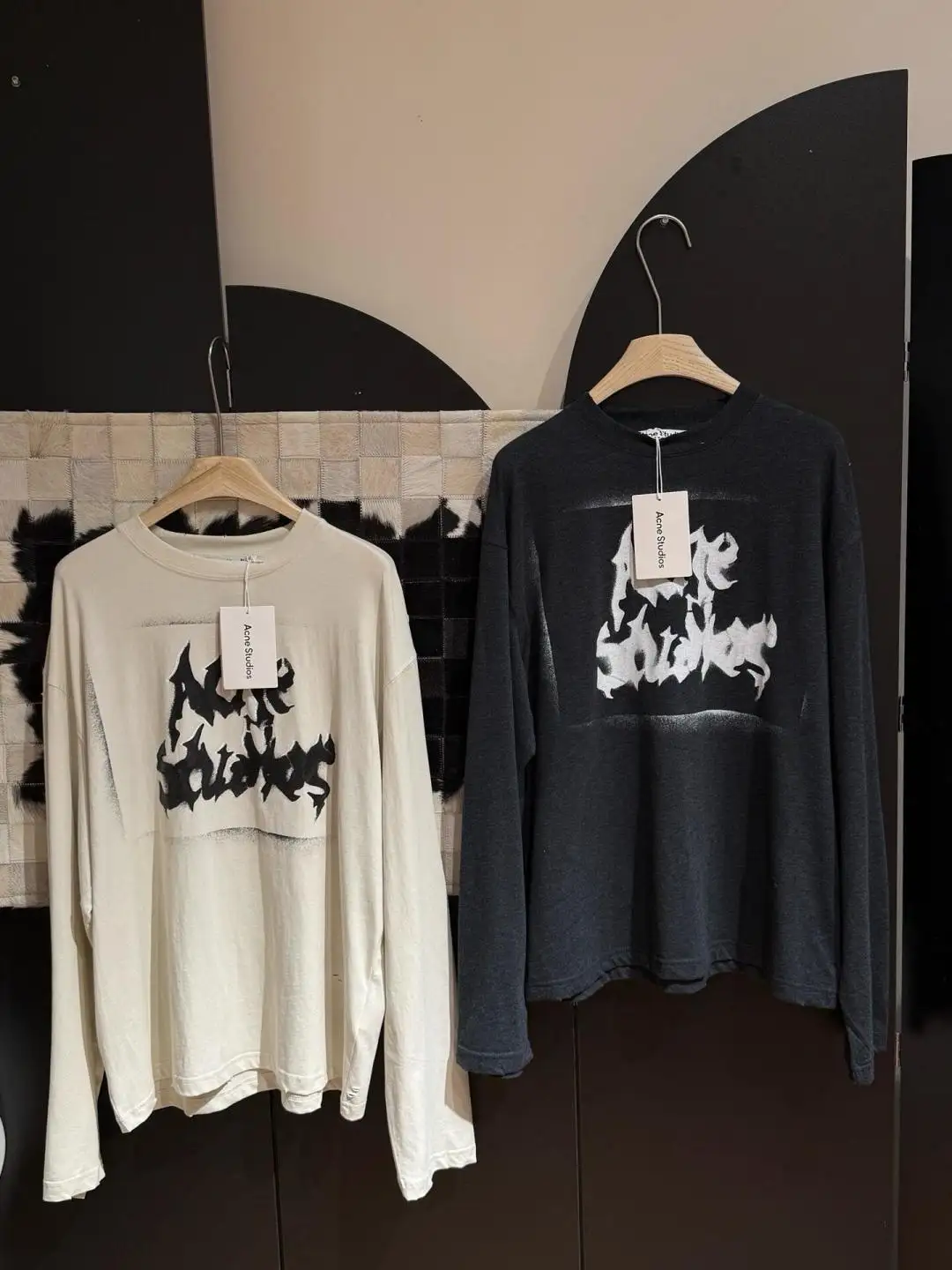 Logo Print Long-Sleeve T-Shirt D13025003 — view 47