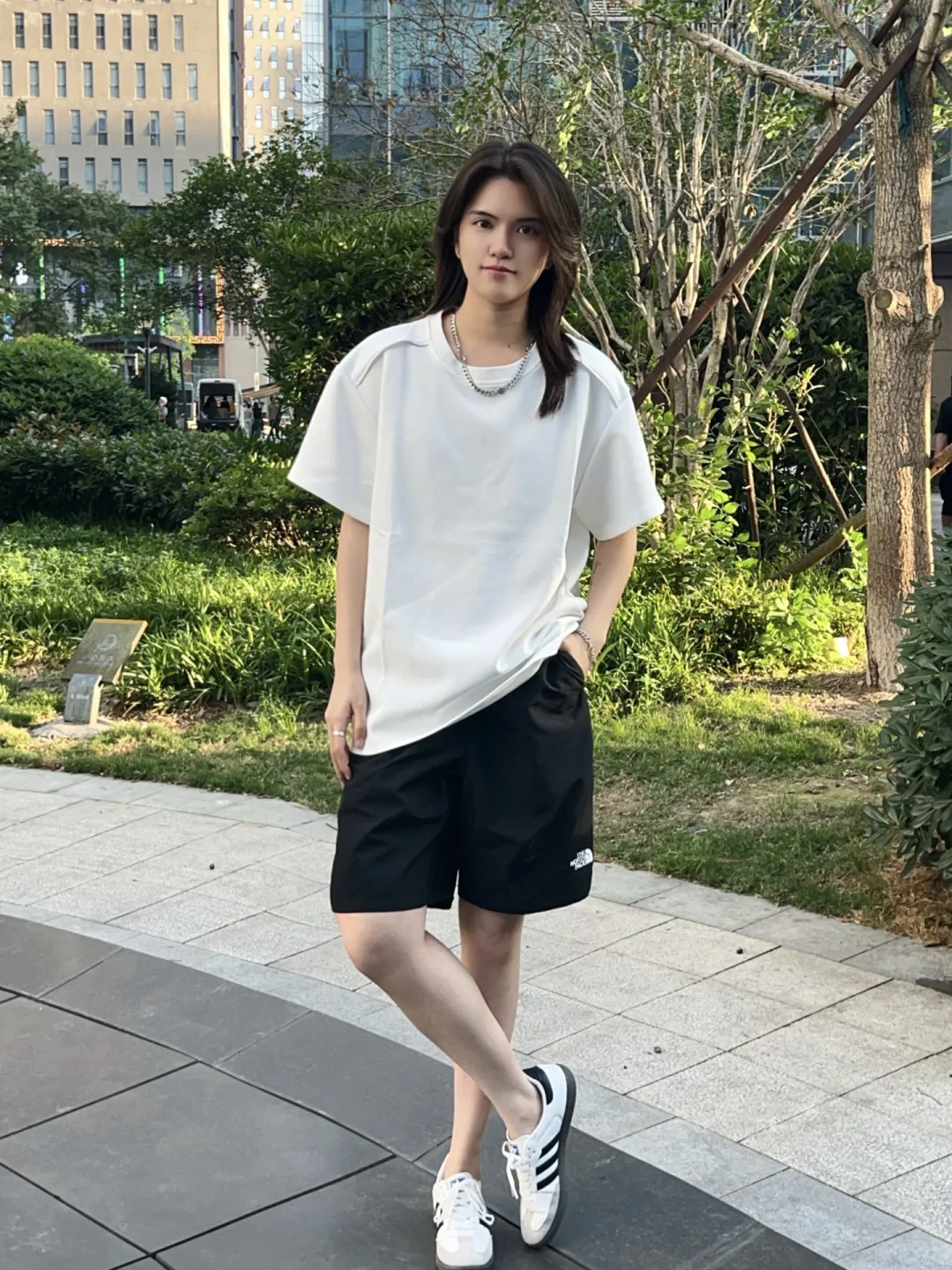 Embroidered Logo Quick-Dry Shorts D12525004 — view 13