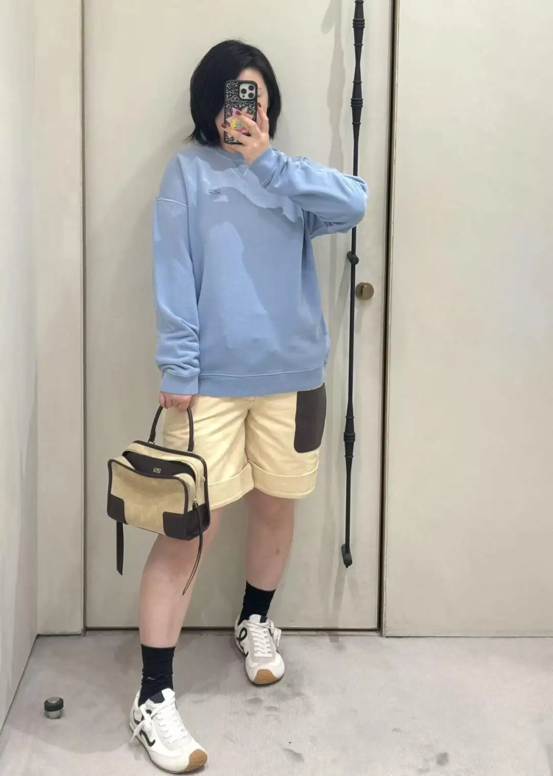 Anagram Embroidered Gradient Sweatshirt D15025008