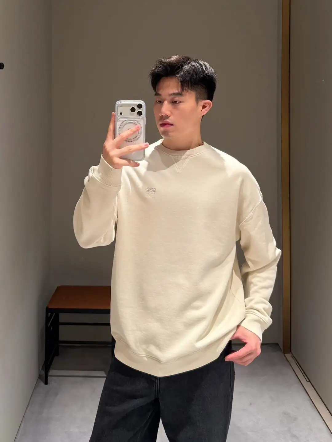 Anagram Embroidered Gradient Sweatshirt D15025008 — view 13
