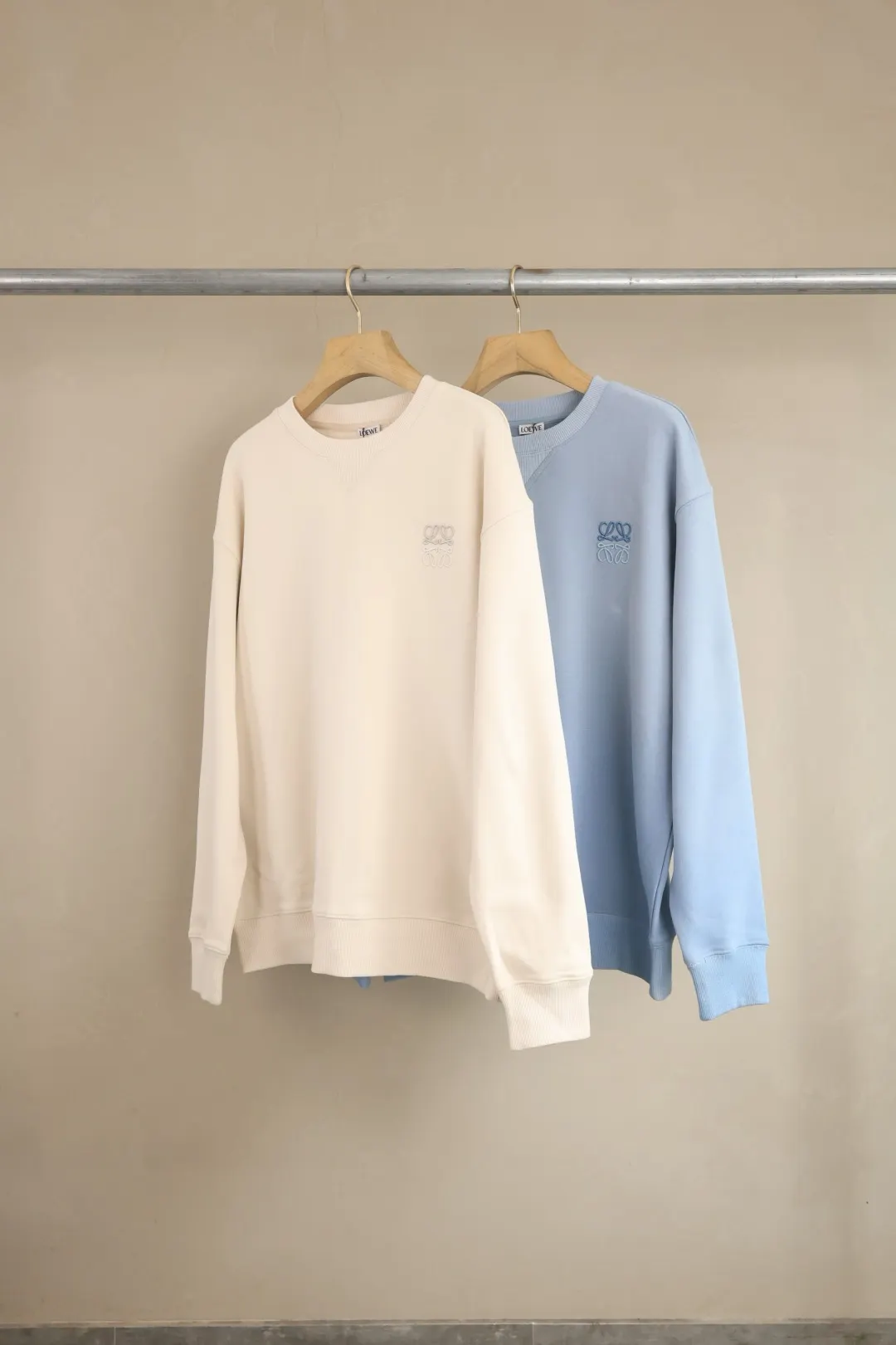 Anagram Embroidered Gradient Sweatshirt D15025008 — view 24