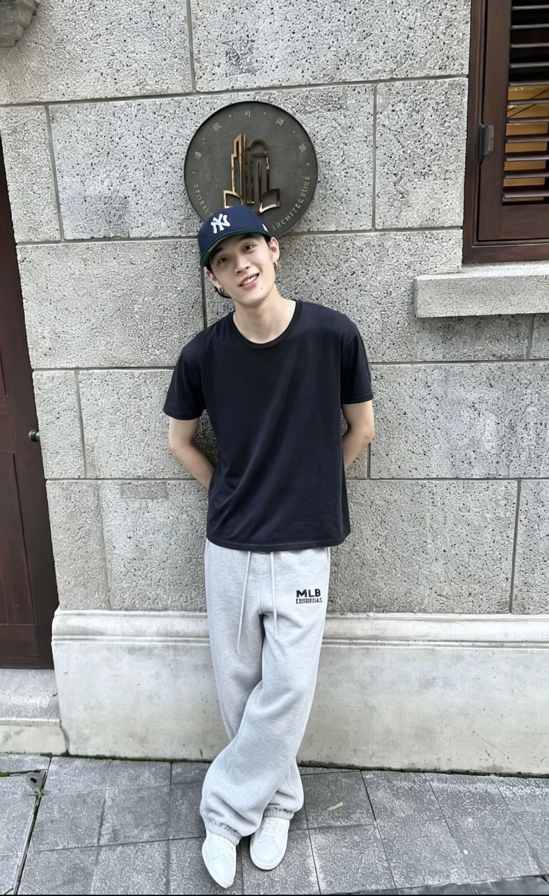 Fear of God Essentials x MLB Logo Sweatpants D17025001 — view 2