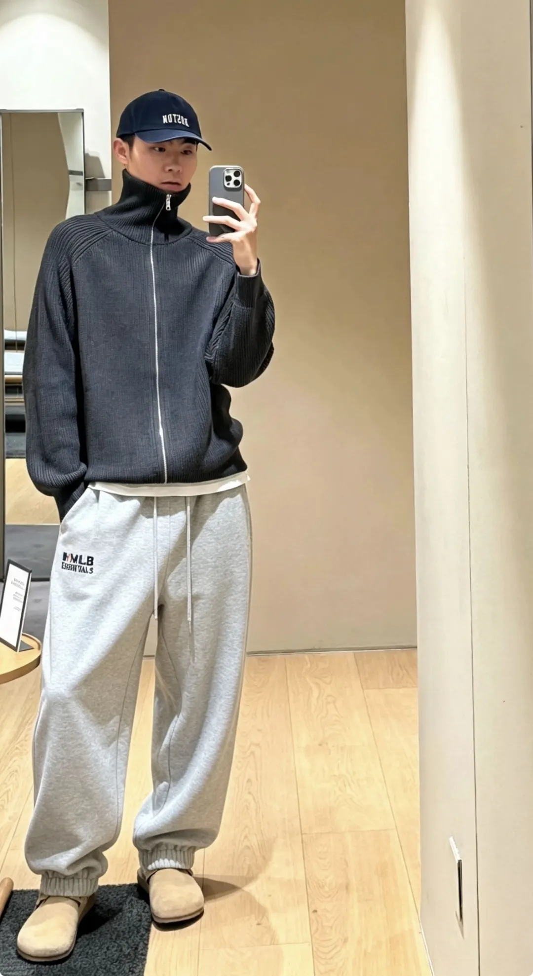 Fear of God Essentials x MLB Logo Sweatpants D17025001 — view 6