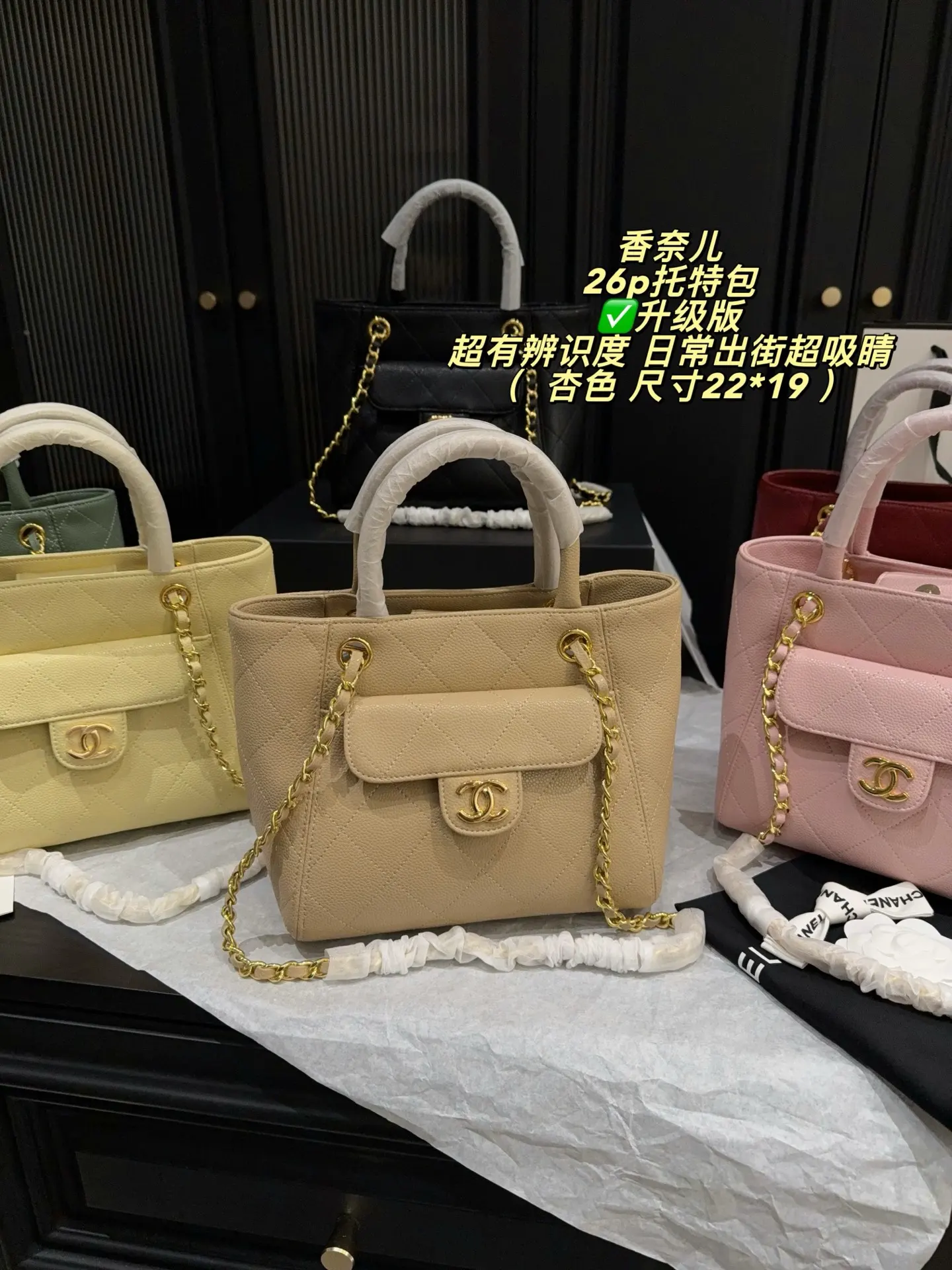 26P Quilted Top-Handle Tote Bag D34018240 — view 20