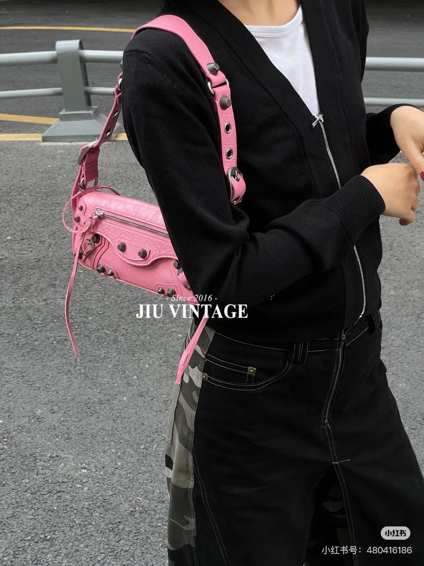 Le Cagole Mini Shoulder Bag D34017920 — view 4