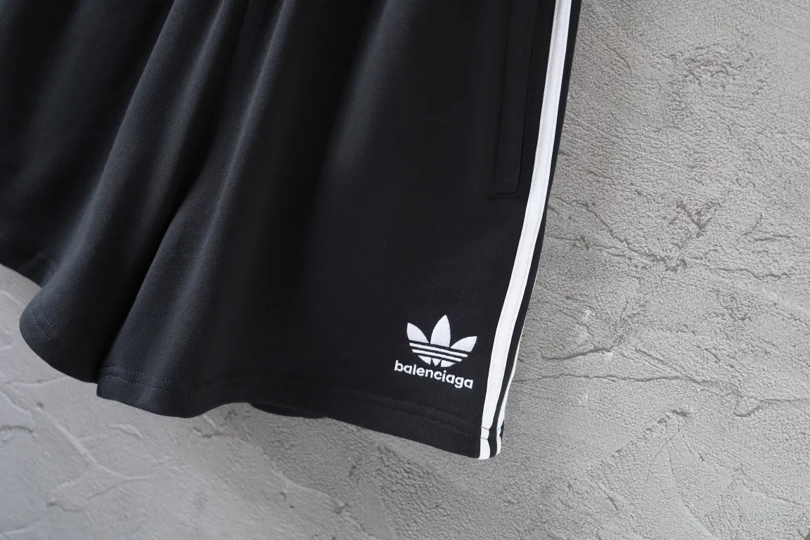 Logo Embroidered Striped Jersey Shorts D16522569 — view 31