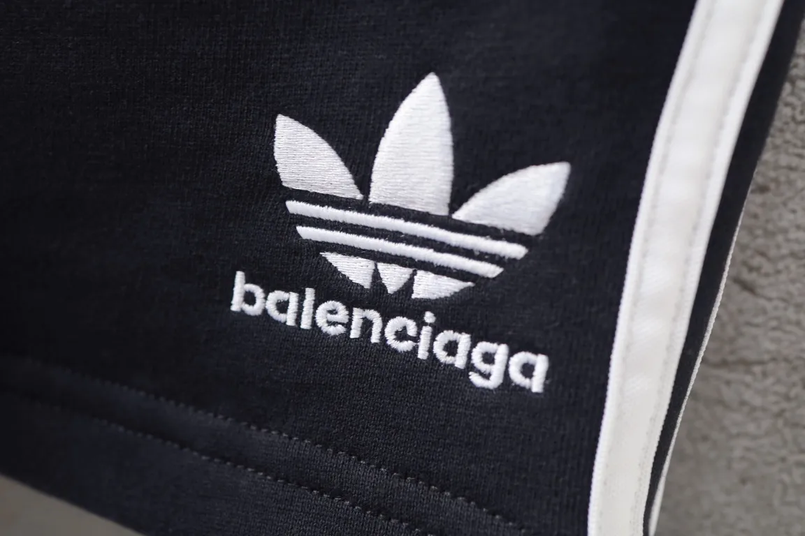 Logo Embroidered Striped Jersey Shorts D16522569 — view 32
