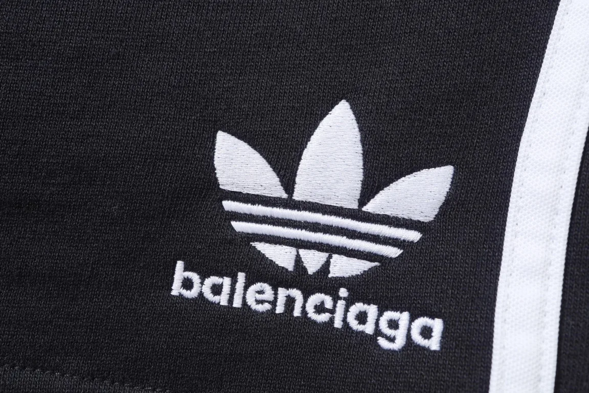 Logo Embroidered Striped Jersey Shorts D16522569 — view 40