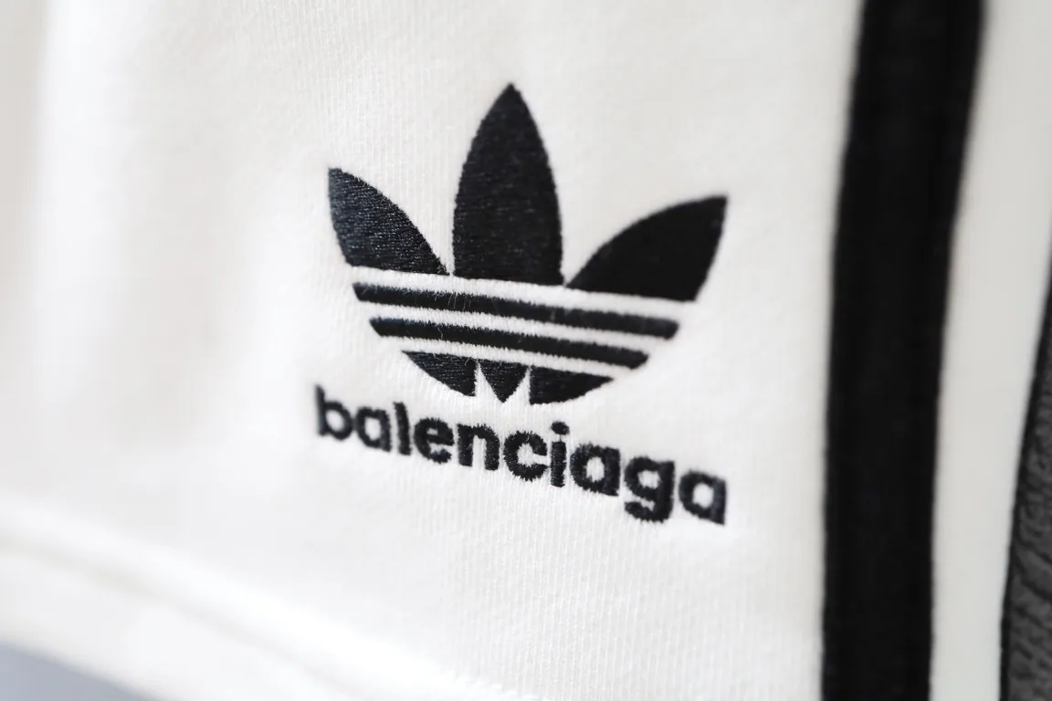 Logo Embroidered Striped Jersey Shorts D16522569 — view 48