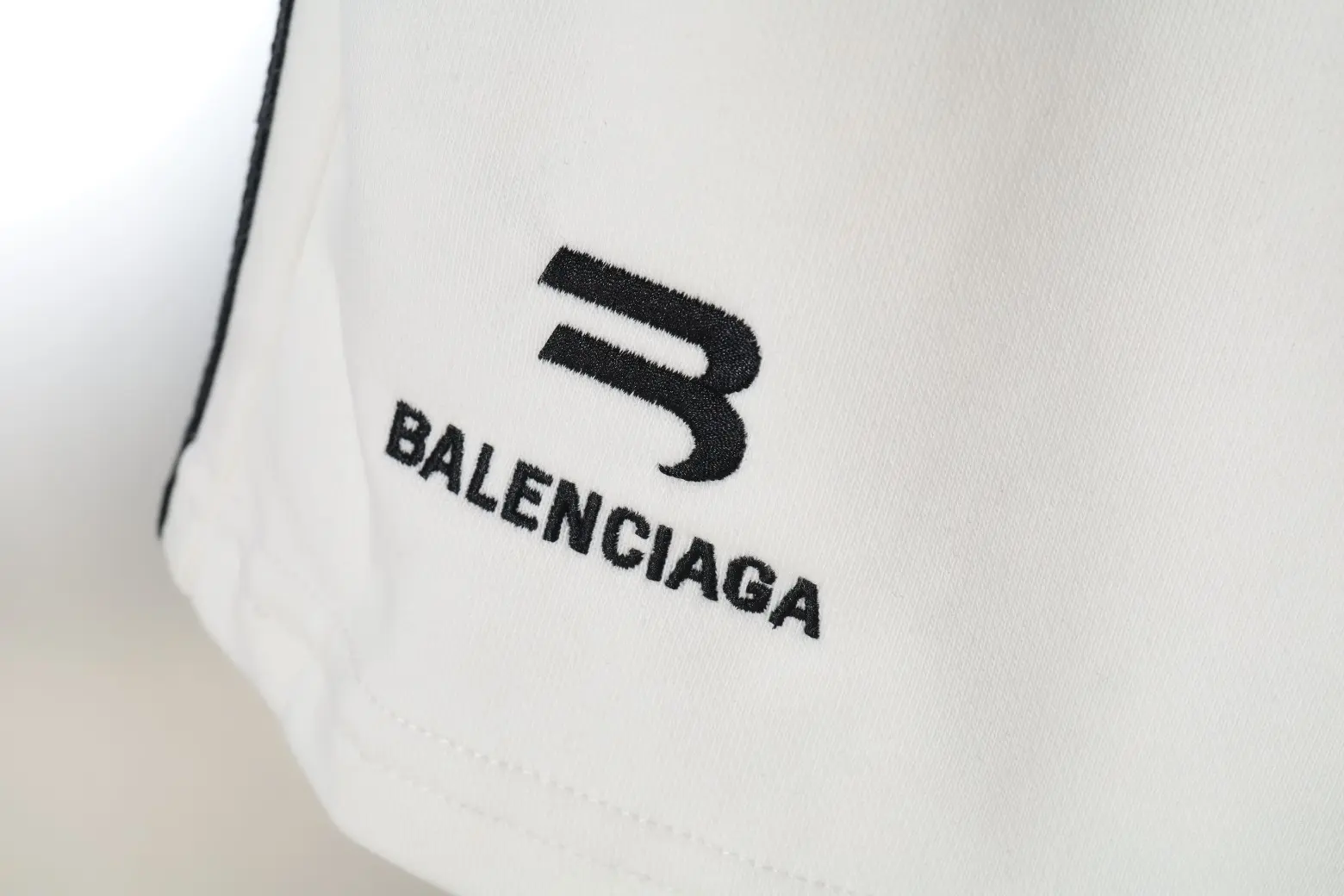 3B Logo Embroidered Side-Stripe Shorts D16522566 — view 4