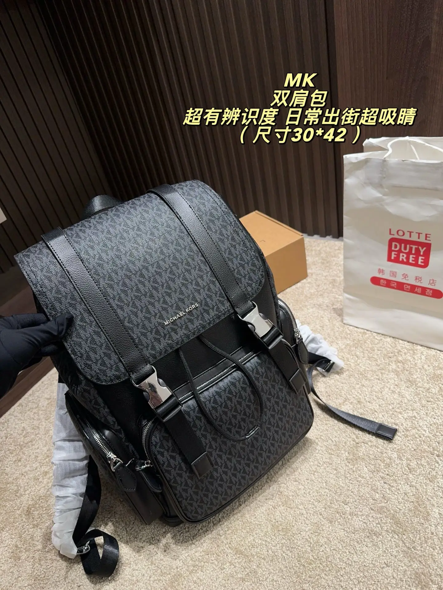 Michael Kors Monogram Backpack D34518018 — view 2