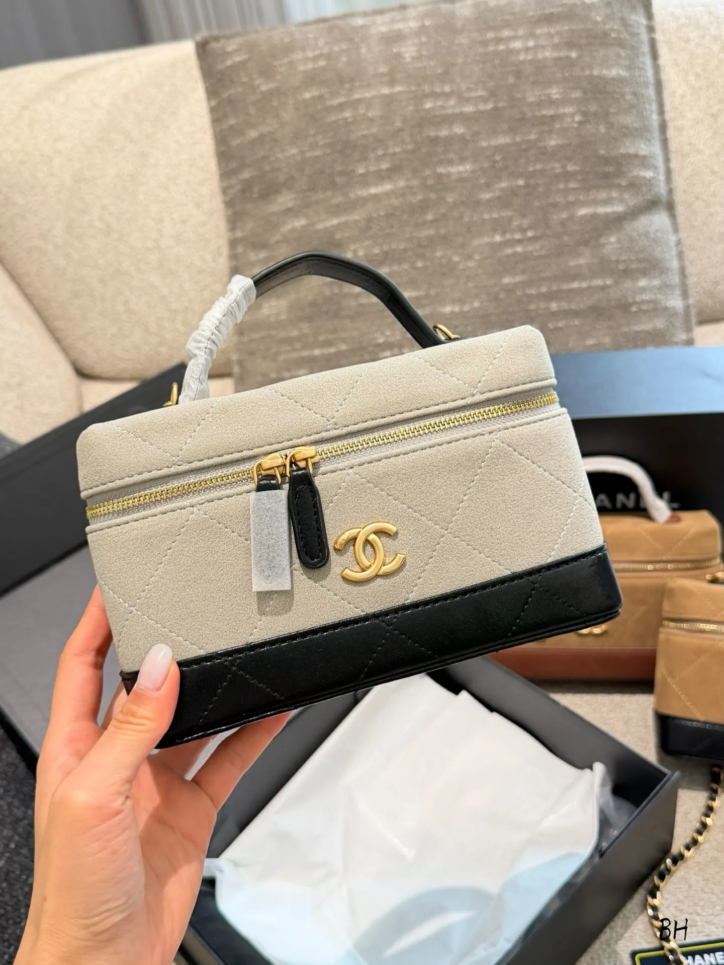 Suede and Lambskin Vanity Case Bag D35518148 — view 3