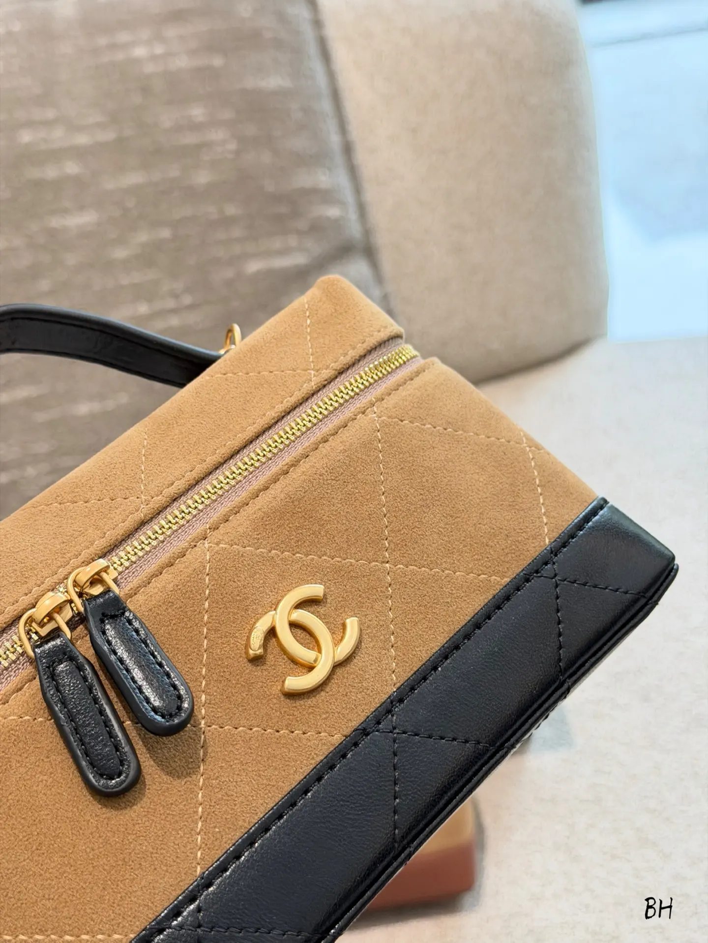 Suede and Lambskin Vanity Case Bag D35518148 — view 7