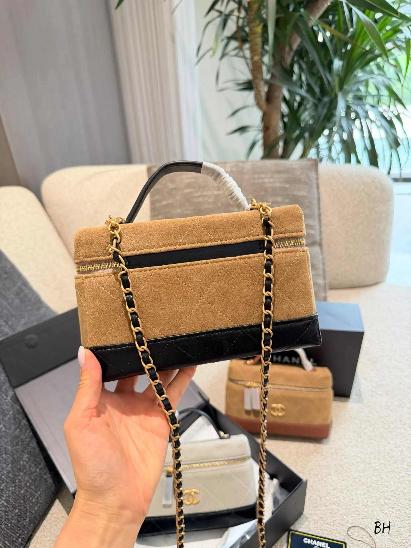 Suede and Lambskin Vanity Case Bag D35518148 — view 8