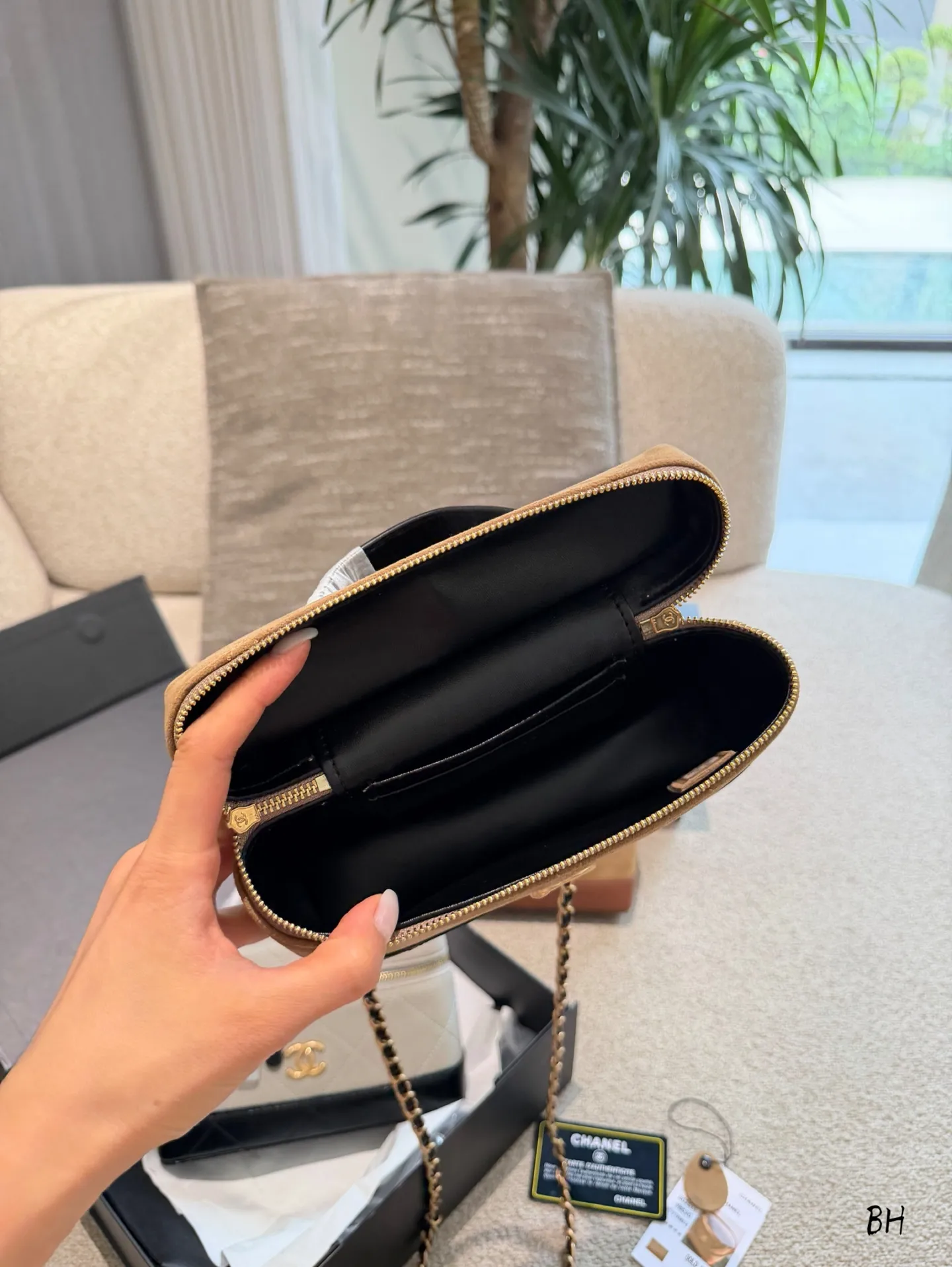 Suede and Lambskin Vanity Case Bag D35518148 — view 9