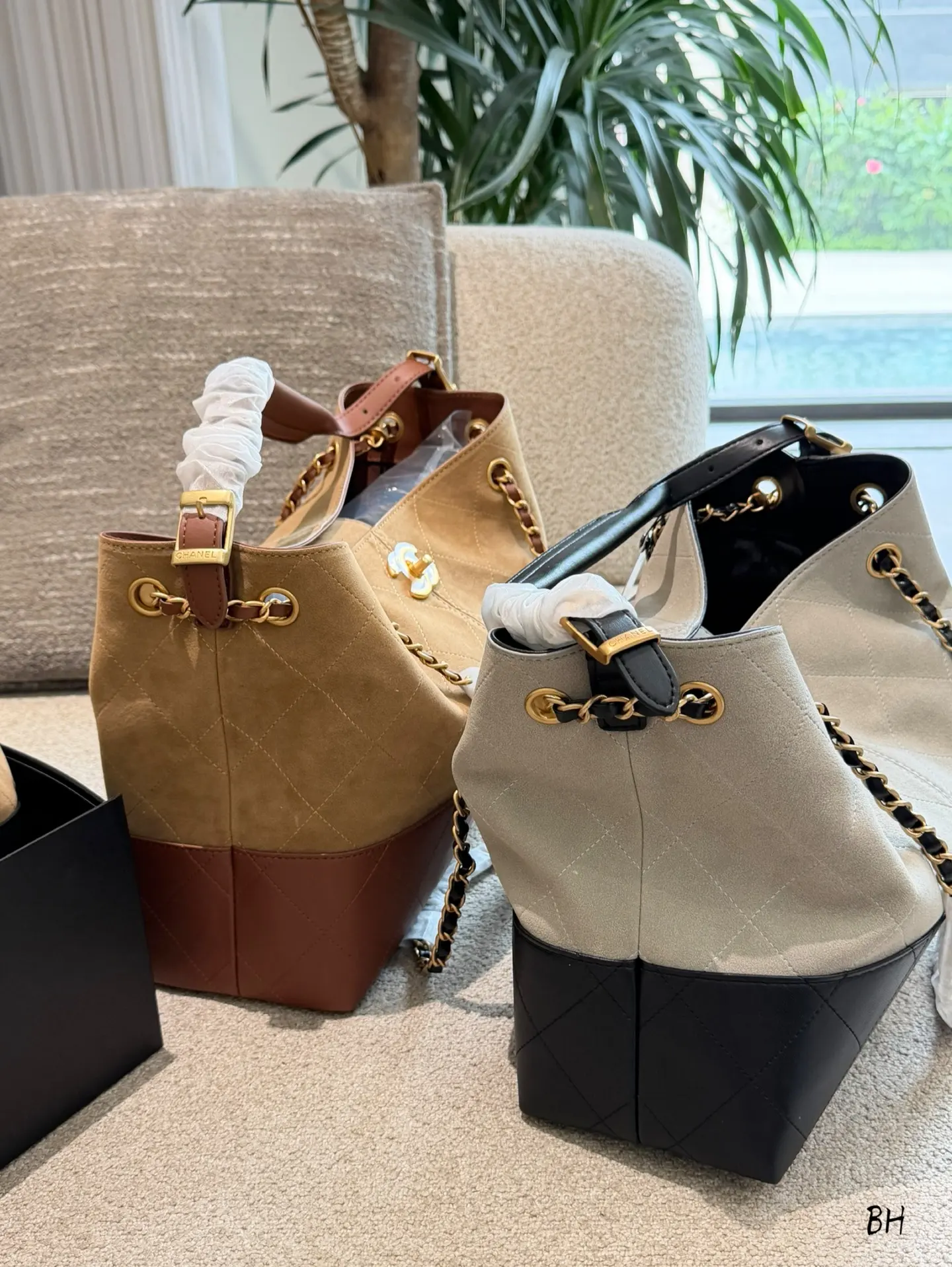 Chanel 25A Suede and Lambskin Hobo Tote Bag D38018152 — view 5