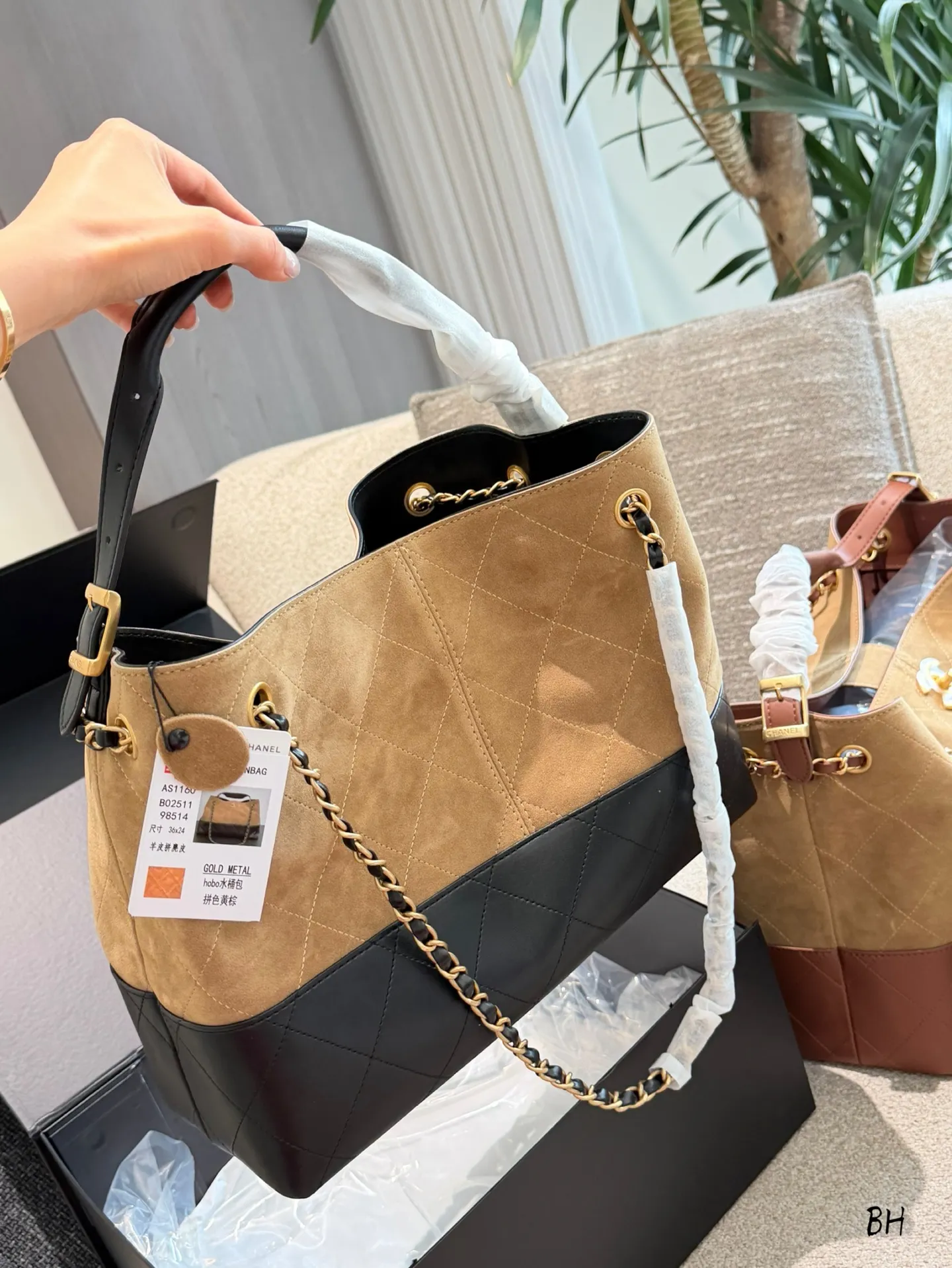 Chanel 25A Suede and Lambskin Hobo Tote Bag D38018152 — view 8