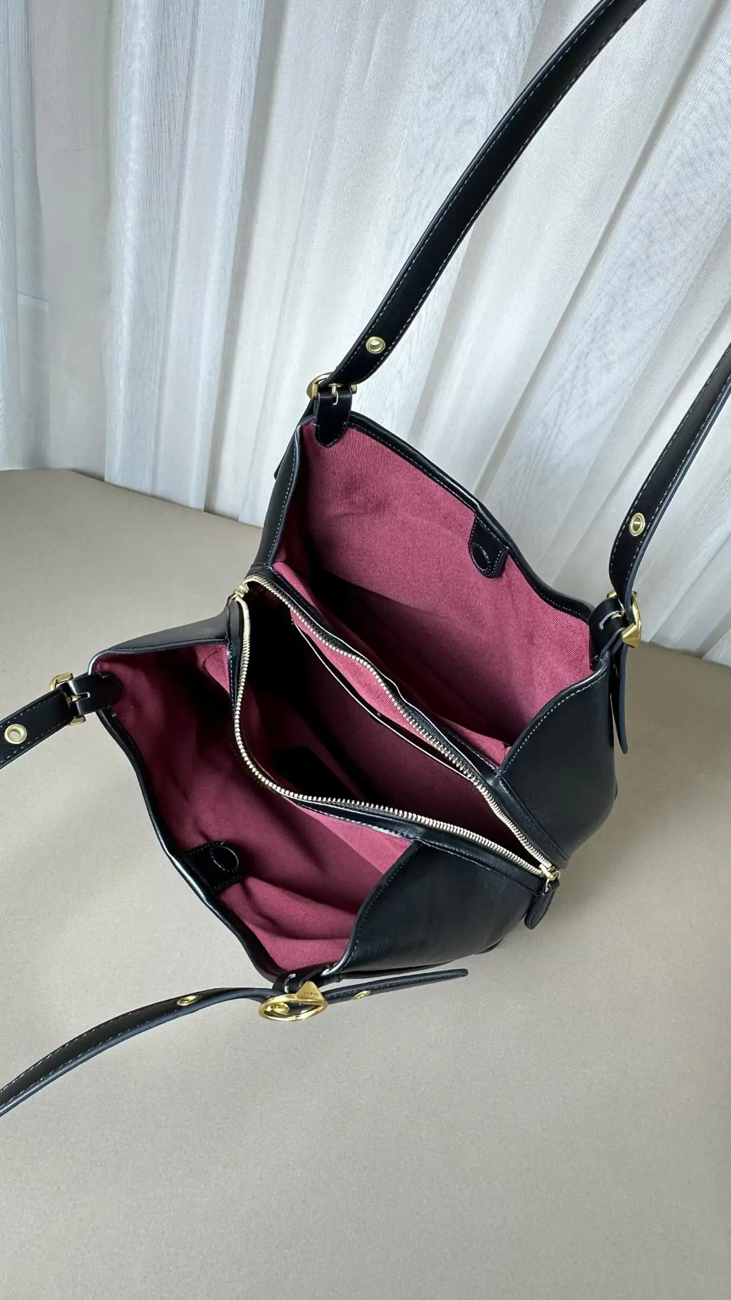 Erin Signature Coated Canvas Shoulder Bag D39018243 — view 7