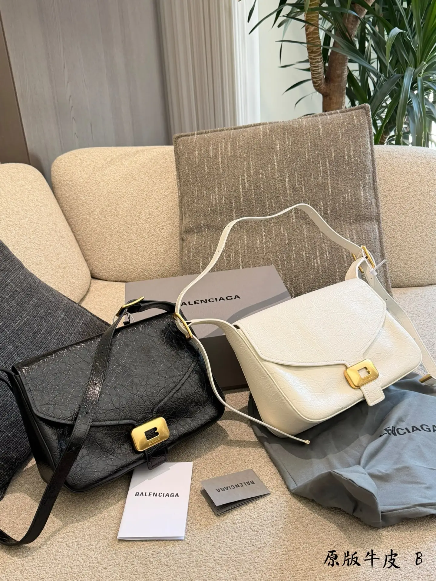 Clicca Leather Shoulder Bag D40017923 — view 8