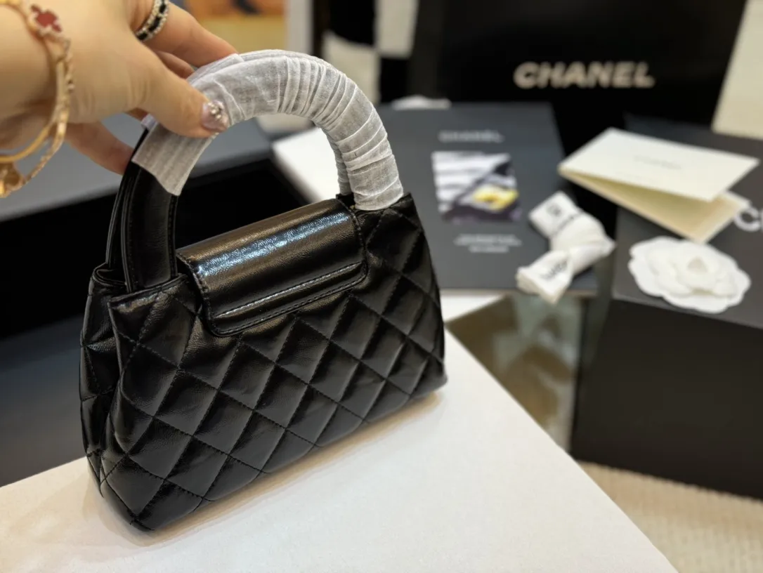 Chanel 23K Kelly Top-Handle Bag D41018475 — view 5
