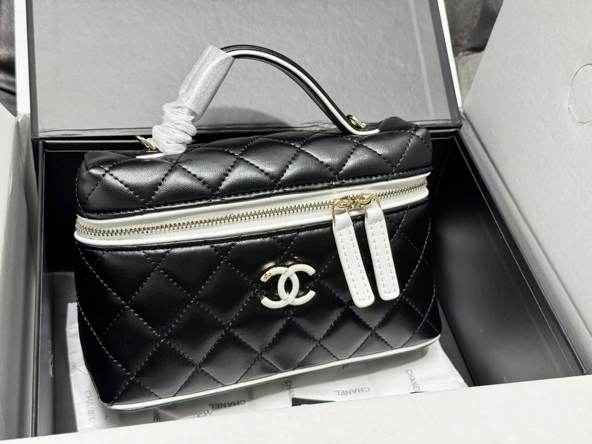 Quilted Leather Vanity Case D41018532