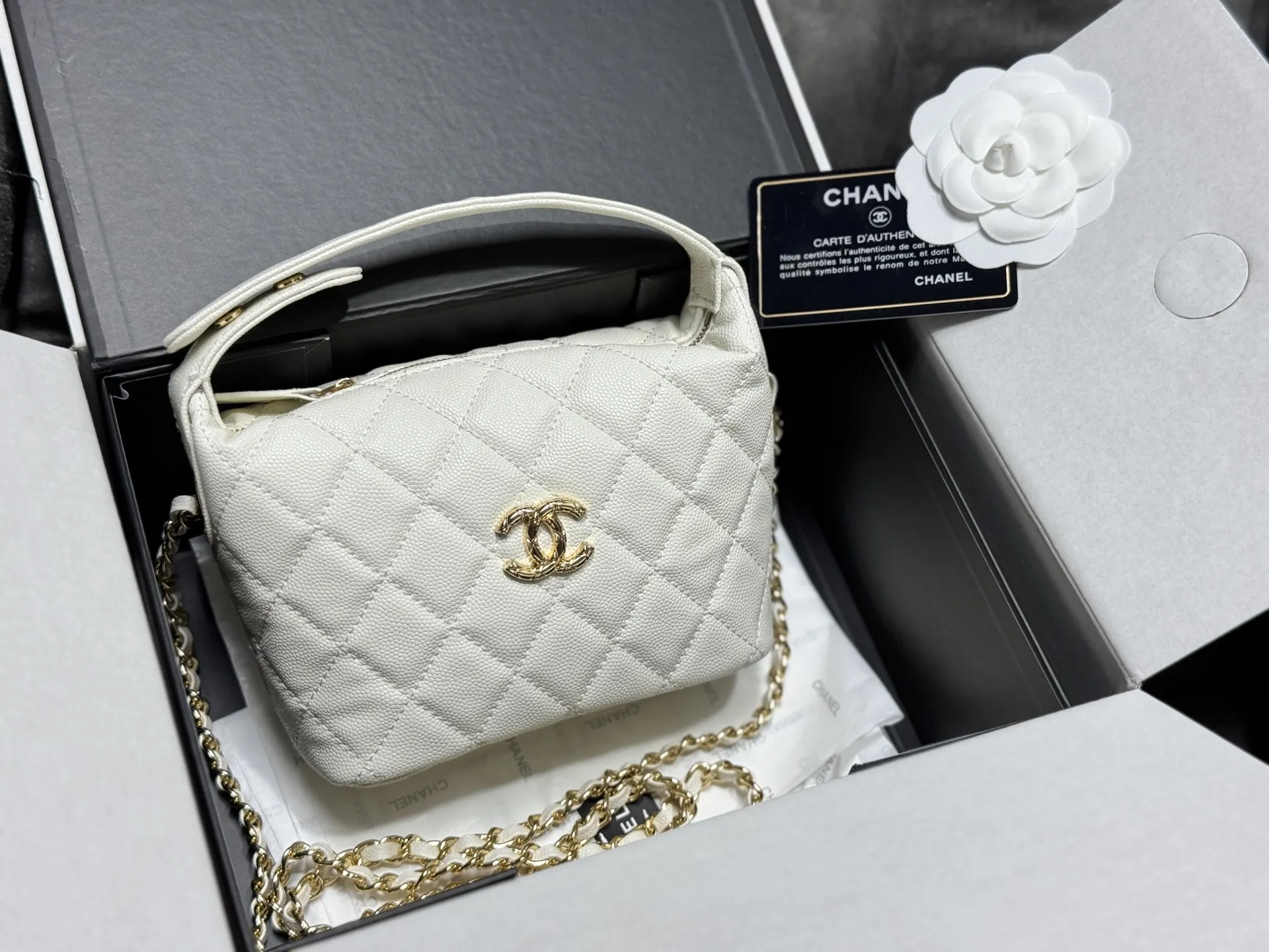 Quilted Caviar Leather Lunch Box Bag D42018451
