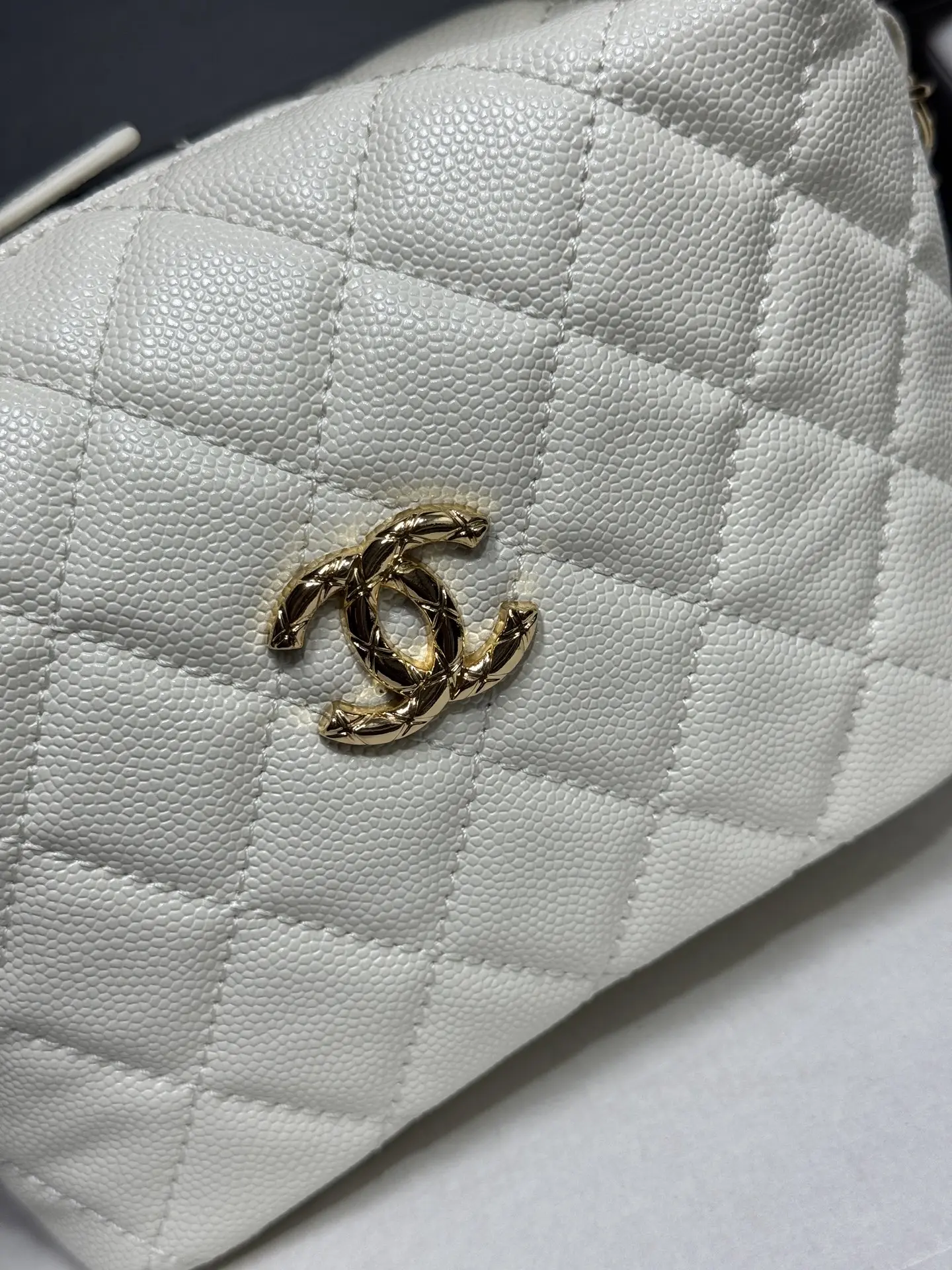 Quilted Caviar Leather Lunch Box Bag D42018451 — view 3