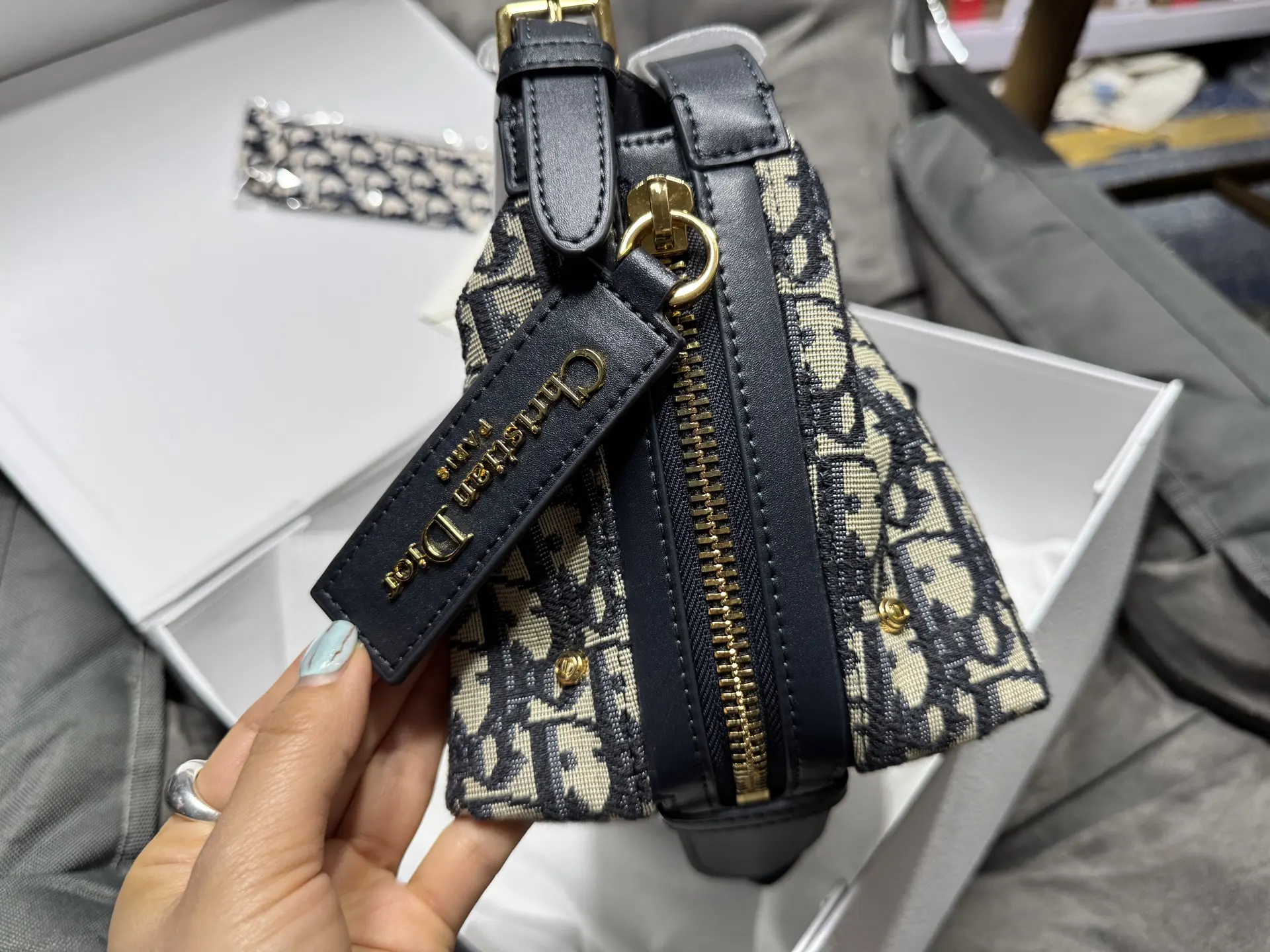 D-Journey Oblique Canvas Bag D48018549 — view 4