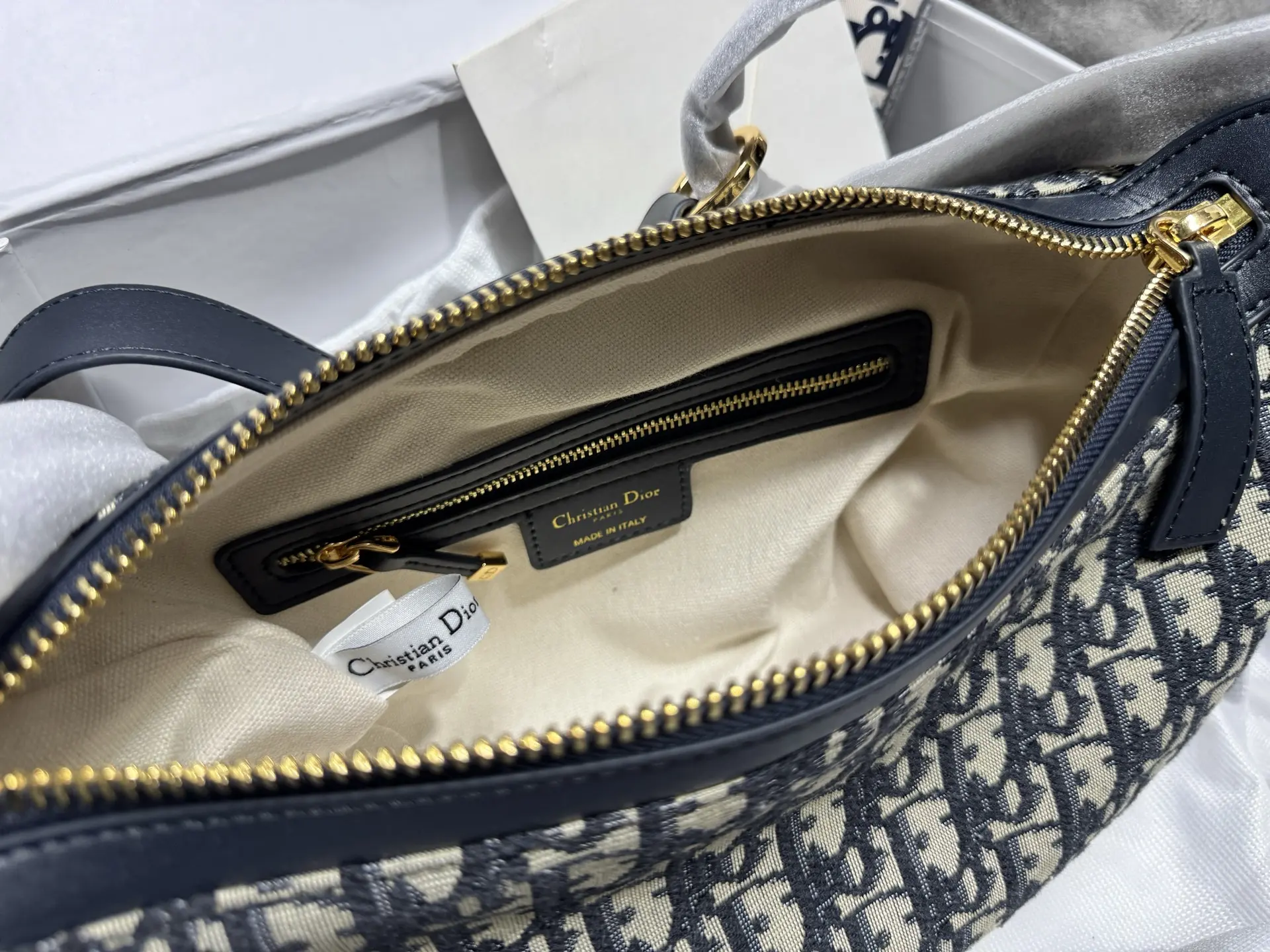 D-Journey Oblique Canvas Bag D48018549 — view 8