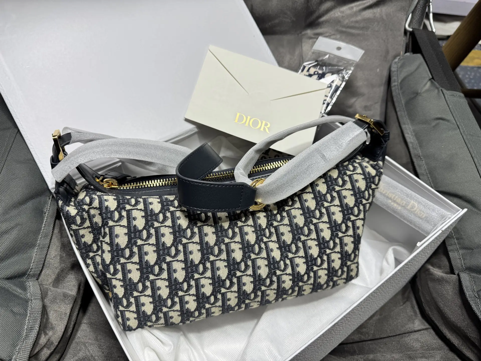 D-Journey Oblique Canvas Bag D48018549 — view 9