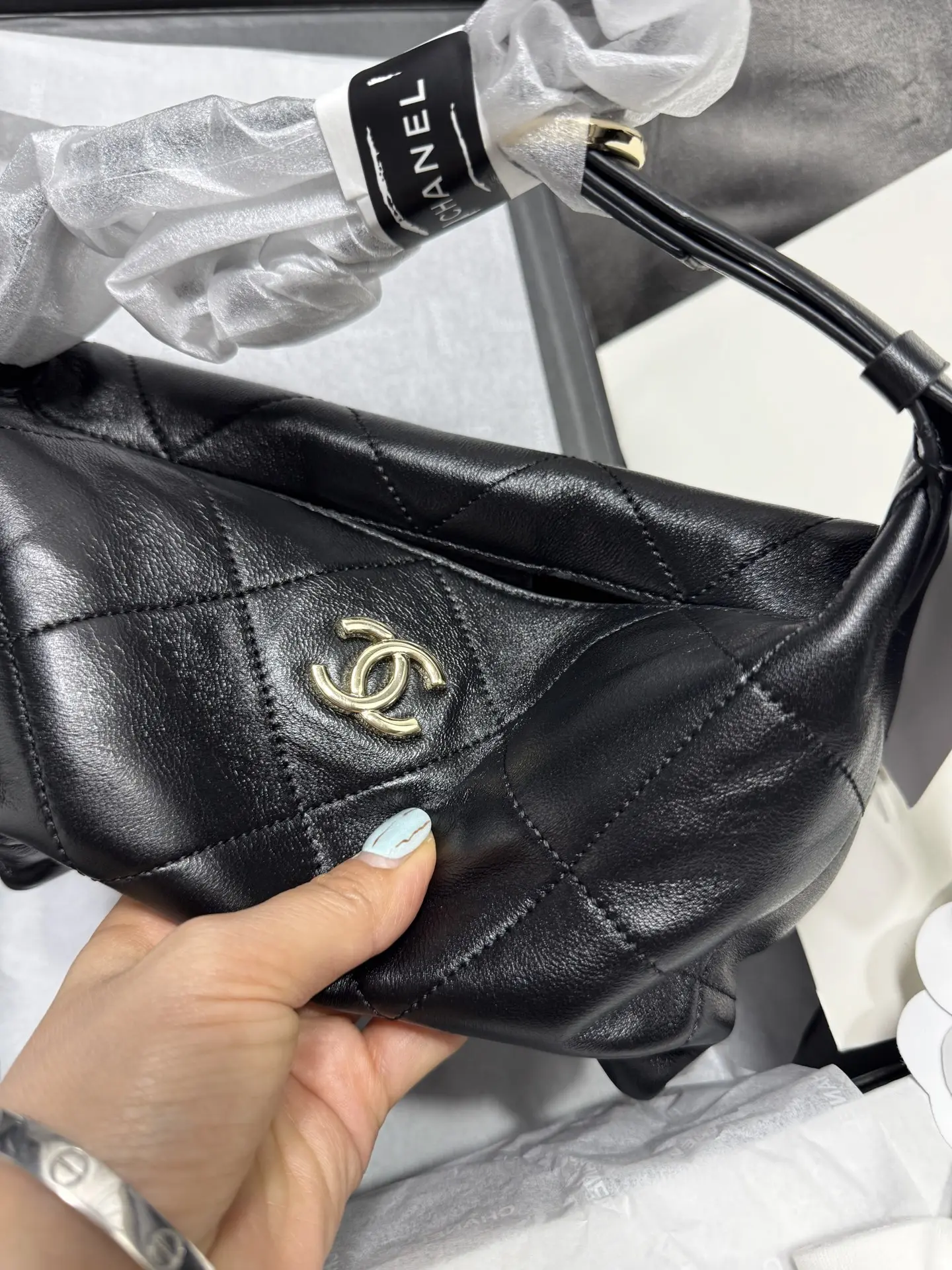Chanel Quilted Hobo Bag D50018478 — view 4