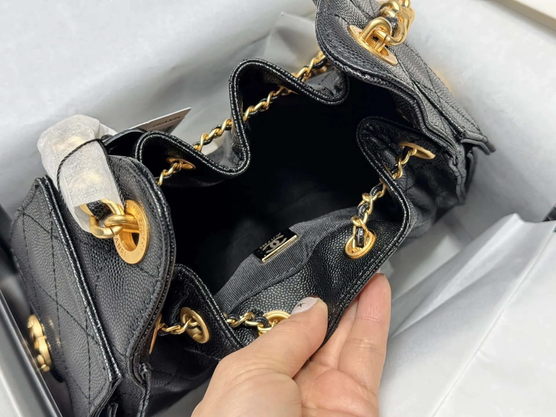 Chanel 25S Caviar Leather Hobo Bag D50018471 — view 9