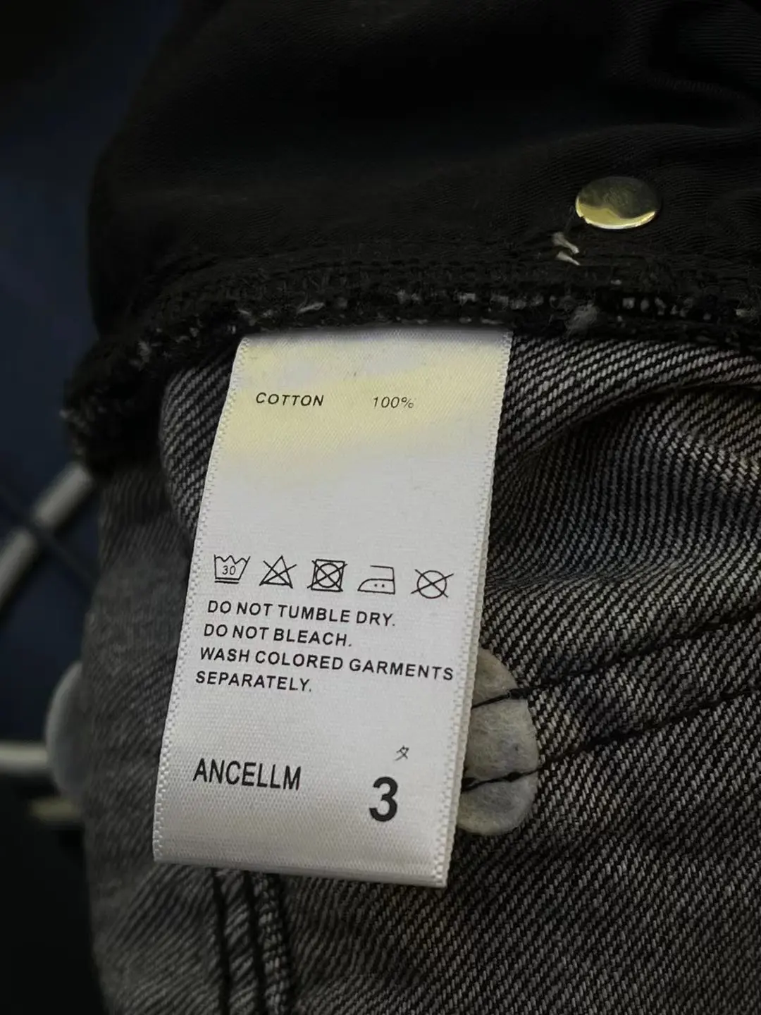 Distressed Tapered Selvedge Denim Jeans D19521877 — view 7