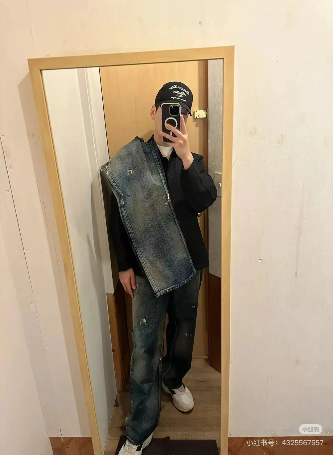 Ancellm Distressed Tapered-Leg Jeans D20021856 — view 3