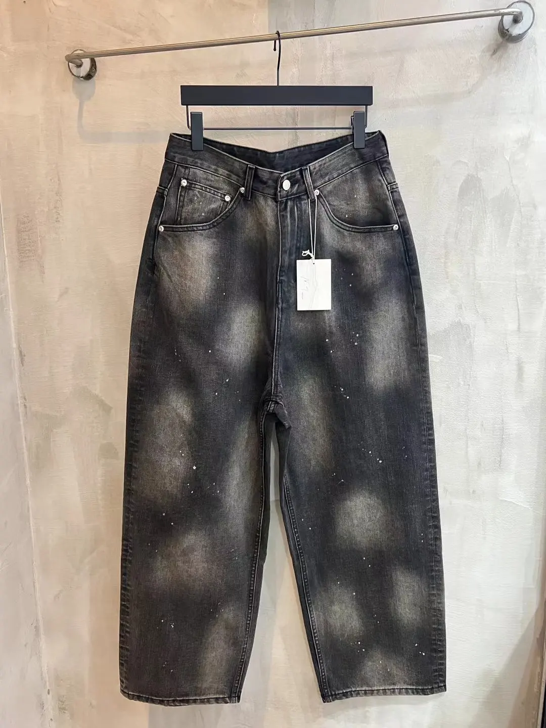 Ancellm Distressed Tapered-Leg Jeans D20021856 — view 10