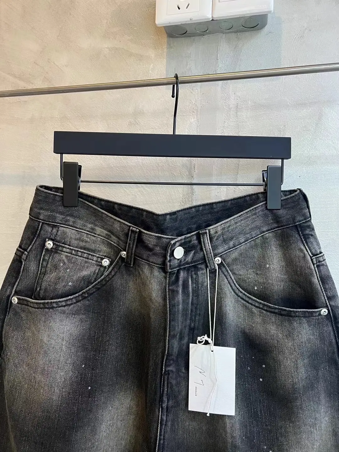 Ancellm Distressed Tapered-Leg Jeans D20021856 — view 12