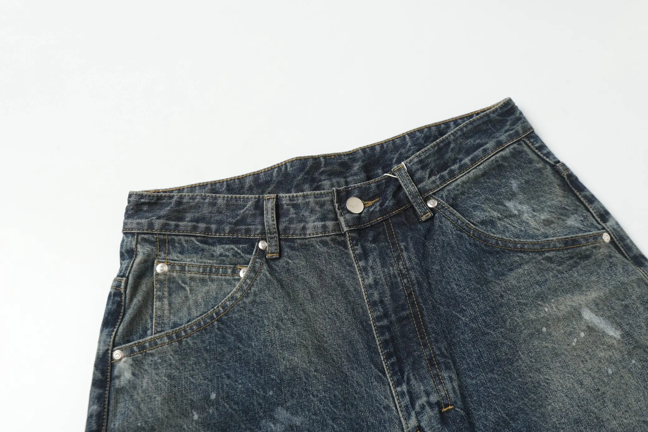 ANCELLM Distressed Tapered-Leg Jeans D20021857 — view 3