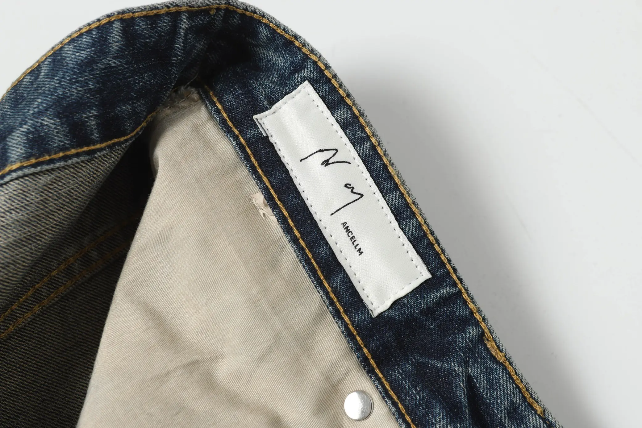 ANCELLM Distressed Tapered-Leg Jeans D20021857 — view 4