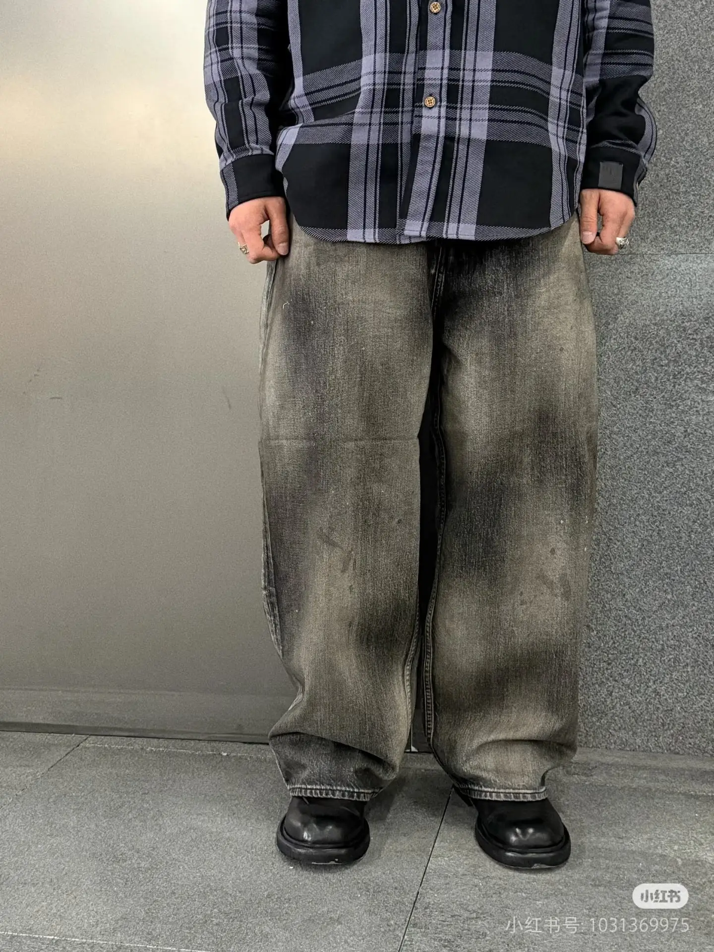 ANCELLM Distressed Tapered Jeans D20021855 — view 4