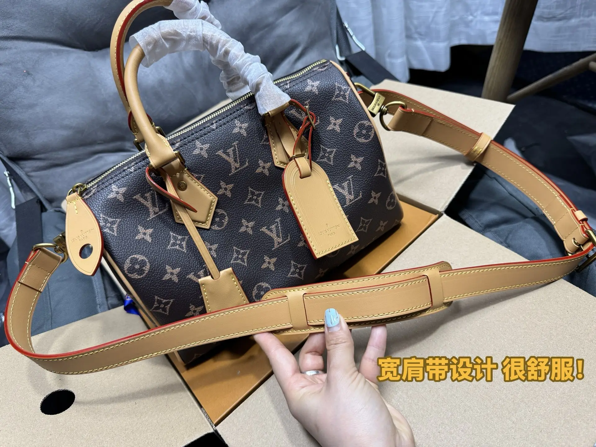 Louis Vuitton Speedy 25 Monogram Handbag D51018449 — view 4
