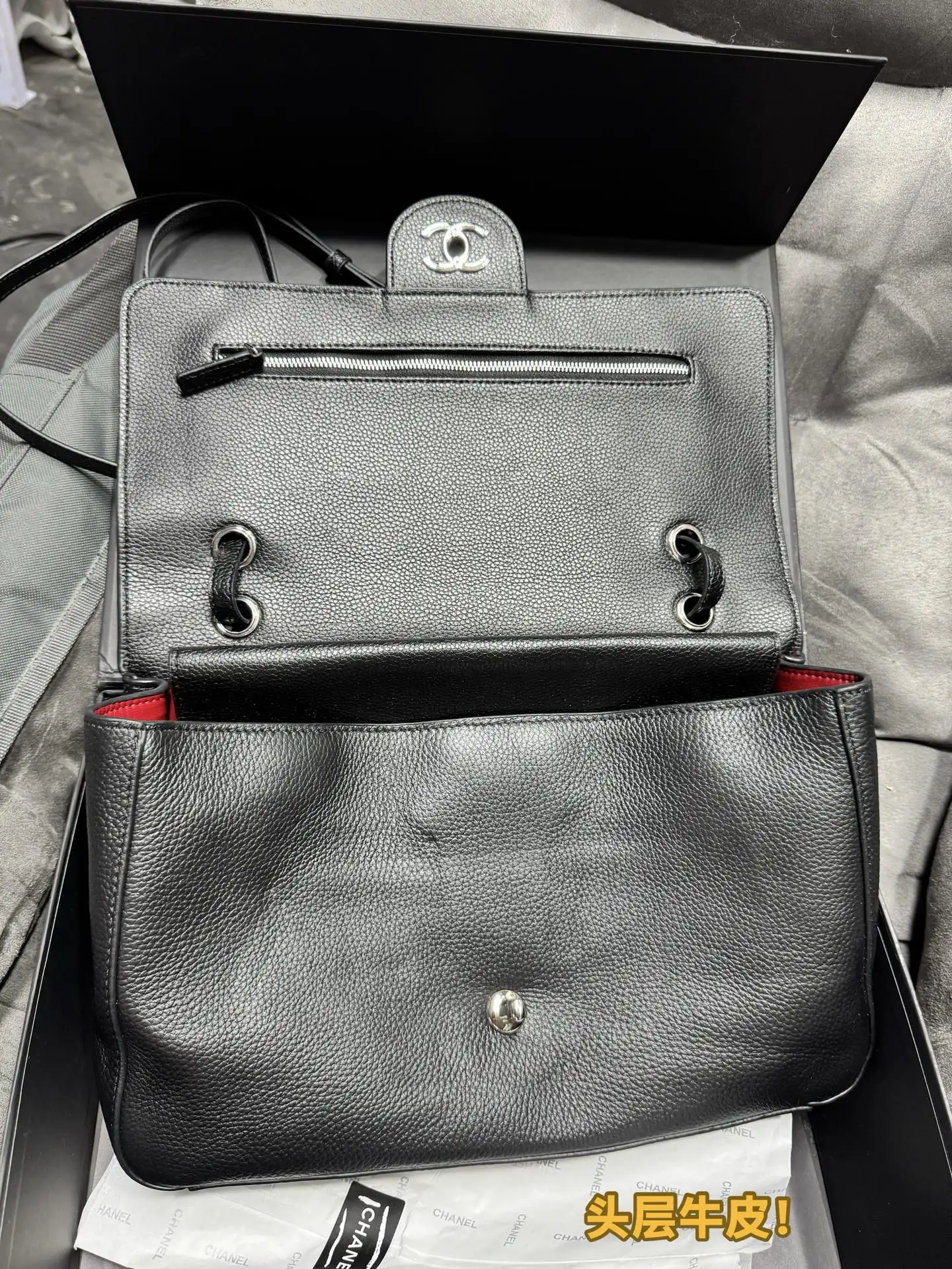 Maxi Flap Bag in Grained Leather D52018481 — view 6