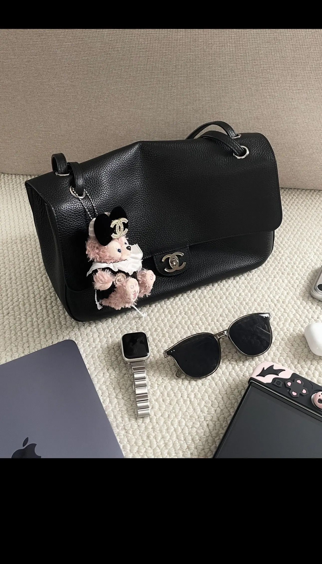 Maxi Flap Grained Leather Shoulder Bag D52018480 — view 2